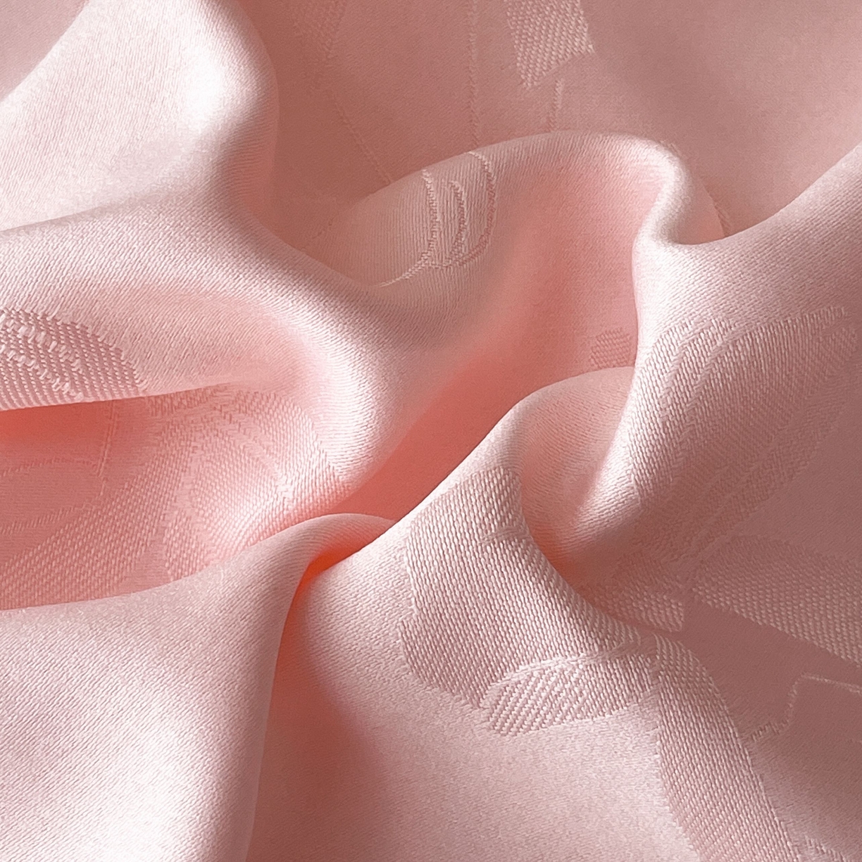 91家纺网 家纺一手货源 找家纺 大麦乐田 2026春夏新款贡缎提花纯色双拼四件套 领结 香粉玉