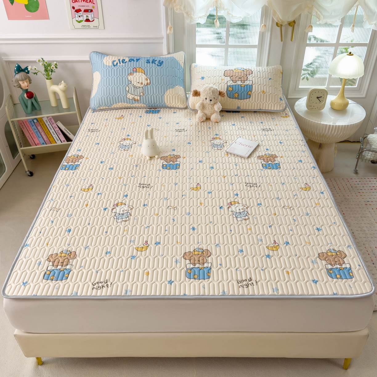 91家纺网 家纺一手货源 找家纺 摩妮卡 2026新款数码大版小清新乳胶凉席床席款三件套-场景二 蓝调小熊