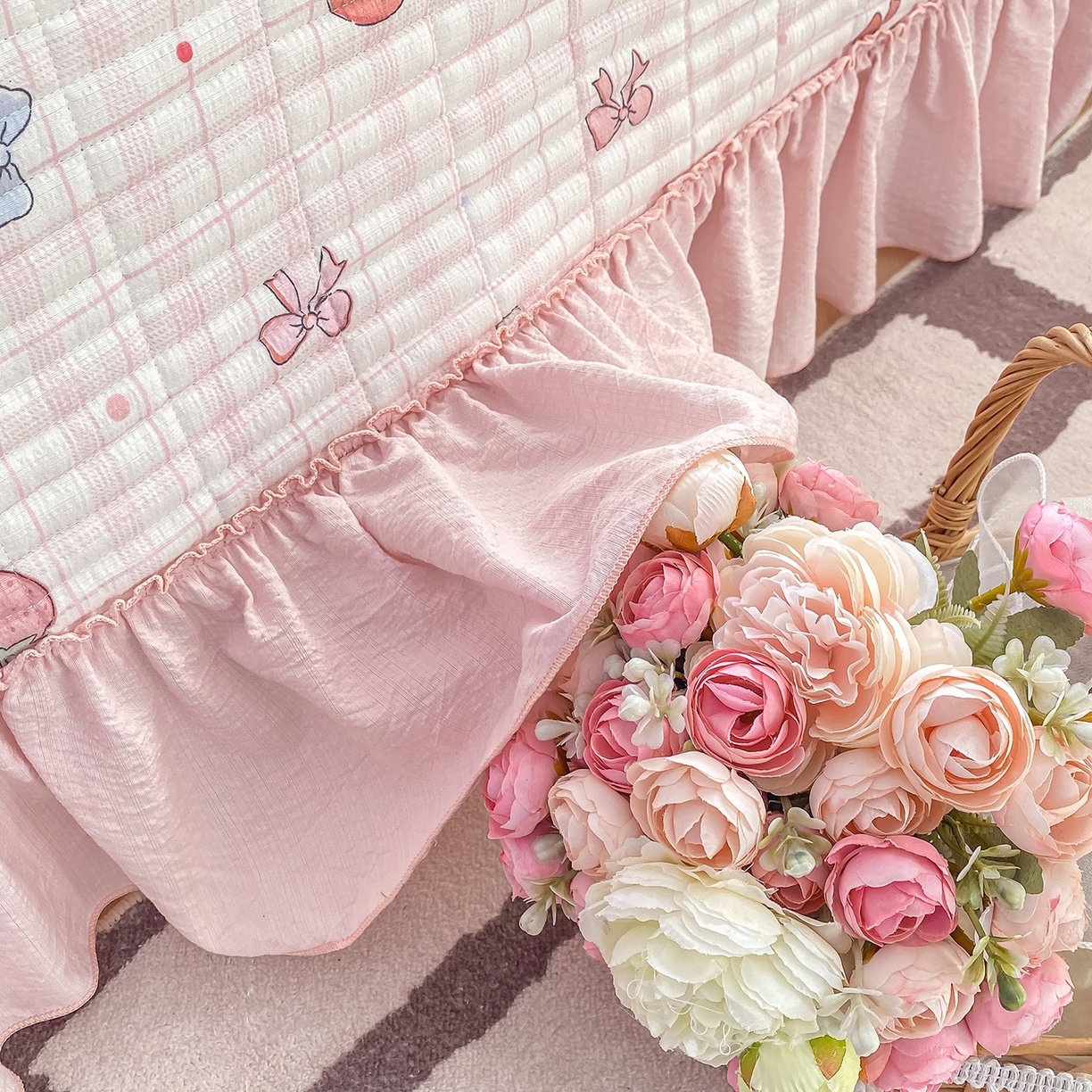 91家纺网 家纺一手货源 找家纺 眠势力 2026新款云感皱皱纱床盖四件套 草莓蝴蝶结