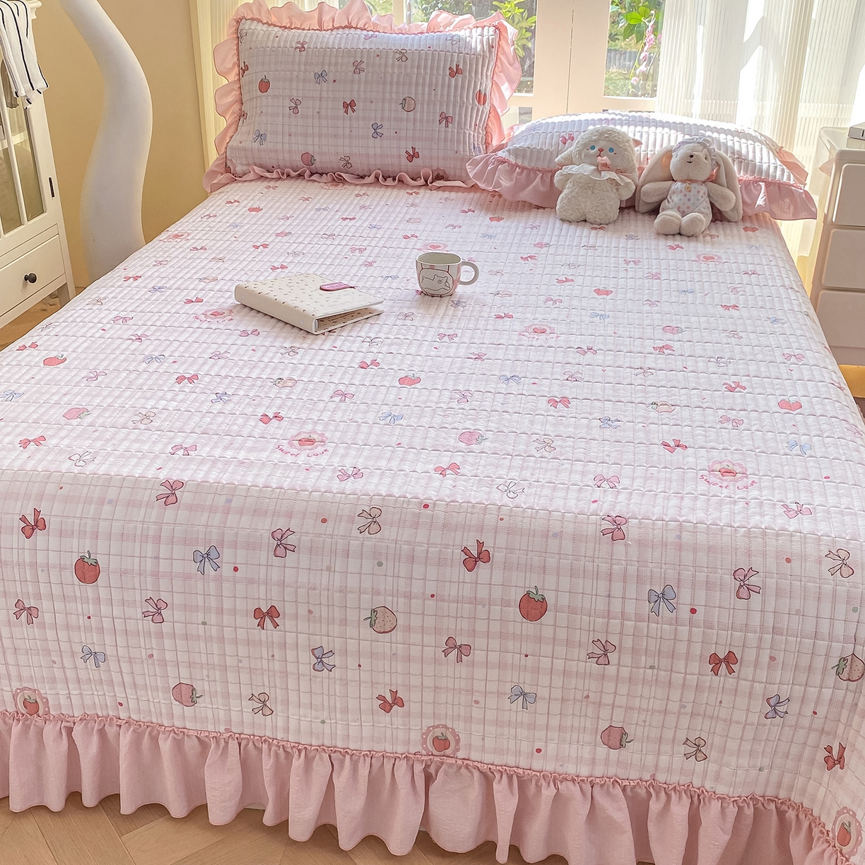 91家纺网 家纺一手货源 找家纺 眠势力 2026新款云感皱皱纱床盖四件套 草莓蝴蝶结