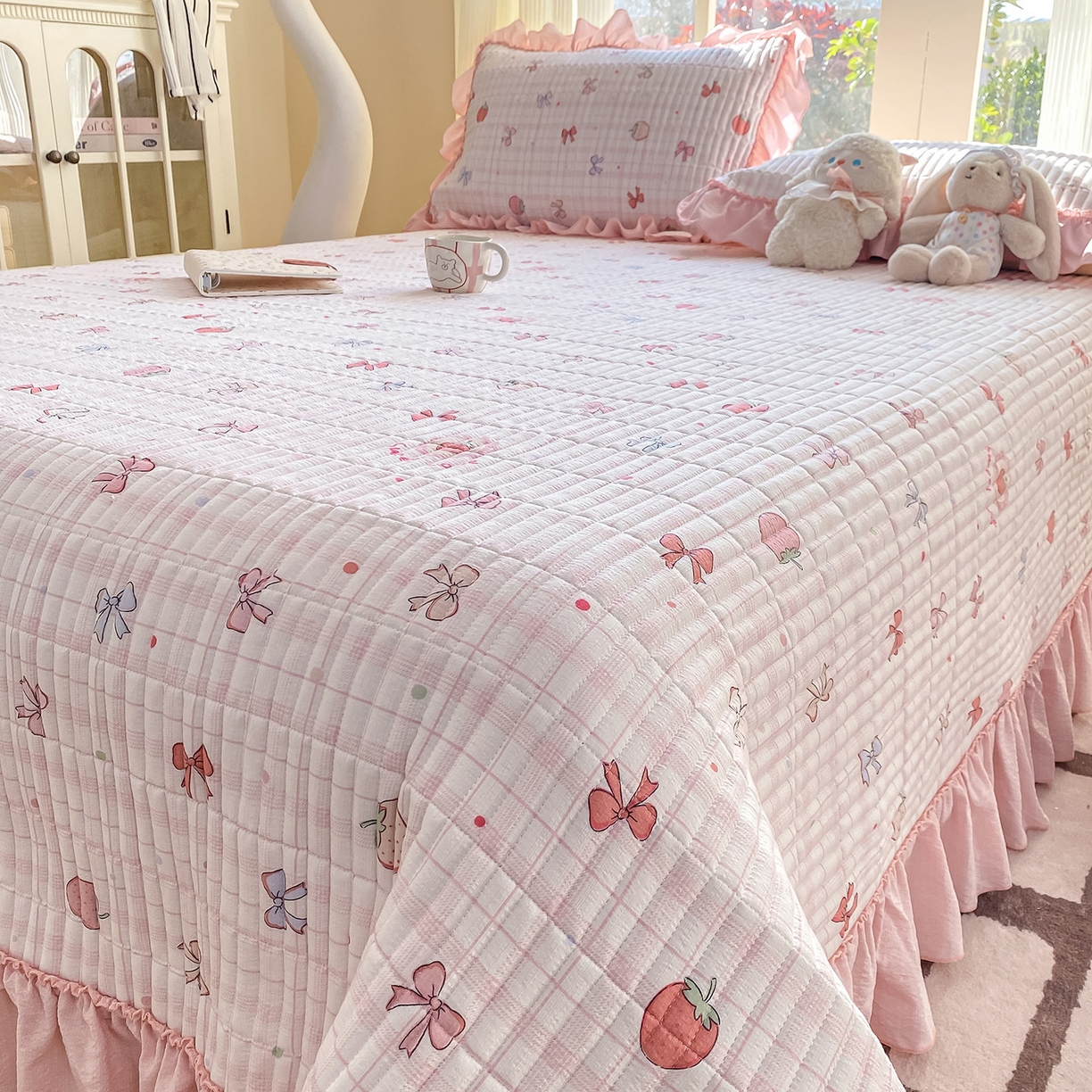 91家纺网 家纺一手货源 找家纺 眠势力 2026新款云感皱皱纱床盖四件套 草莓蝴蝶结