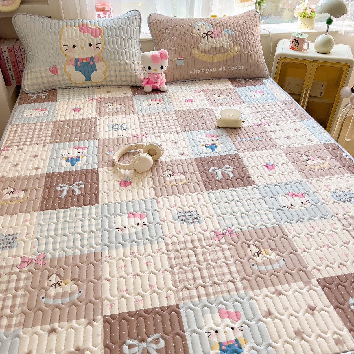 91家纺网 家纺一手货源 找家纺 摩妮卡 2026新款数码大版小清新乳胶凉席床席款三件套-场景二 盲盒小屋