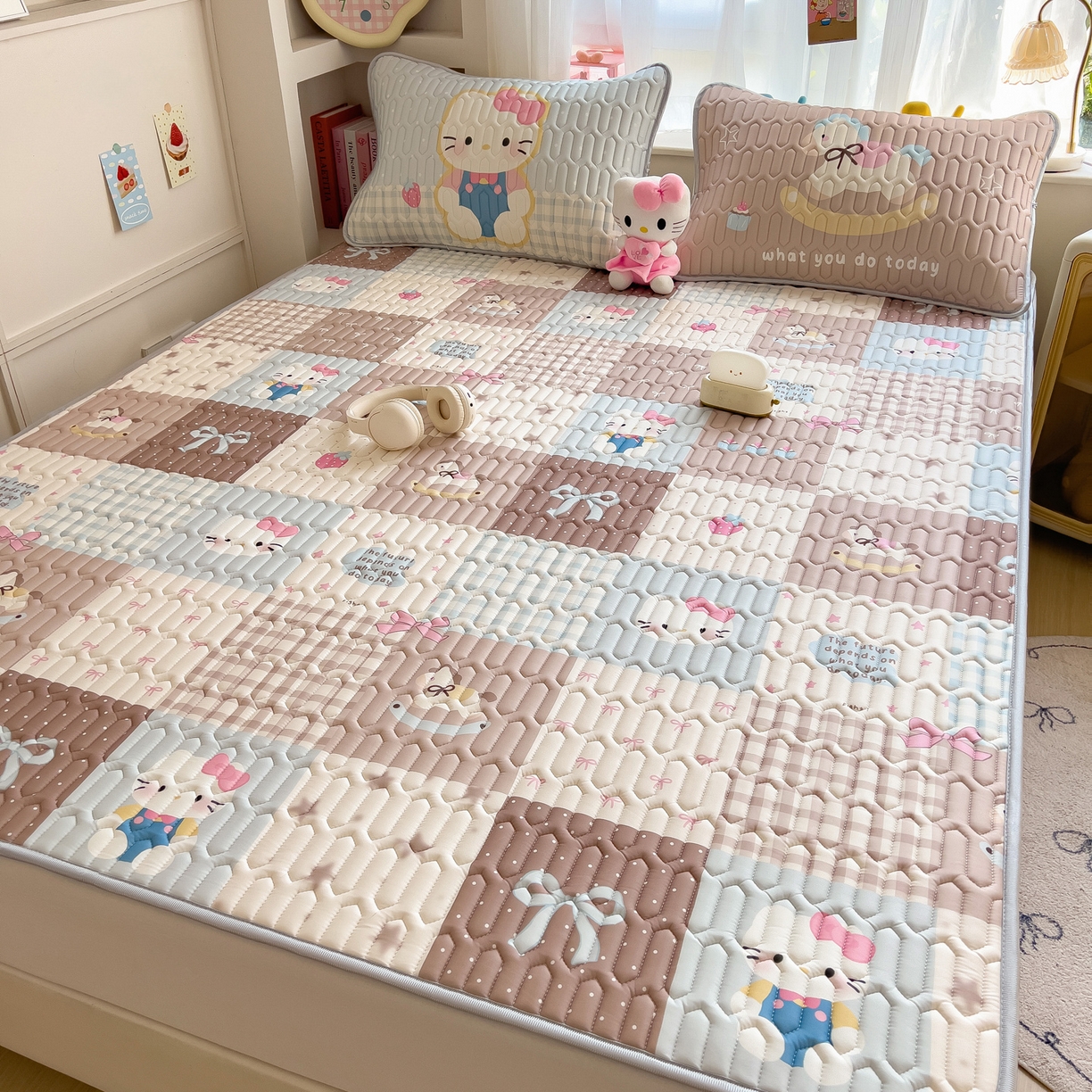 91家纺网 家纺一手货源 找家纺 摩妮卡 2026新款数码大版小清新乳胶凉席床席款三件套-场景二 盲盒小屋