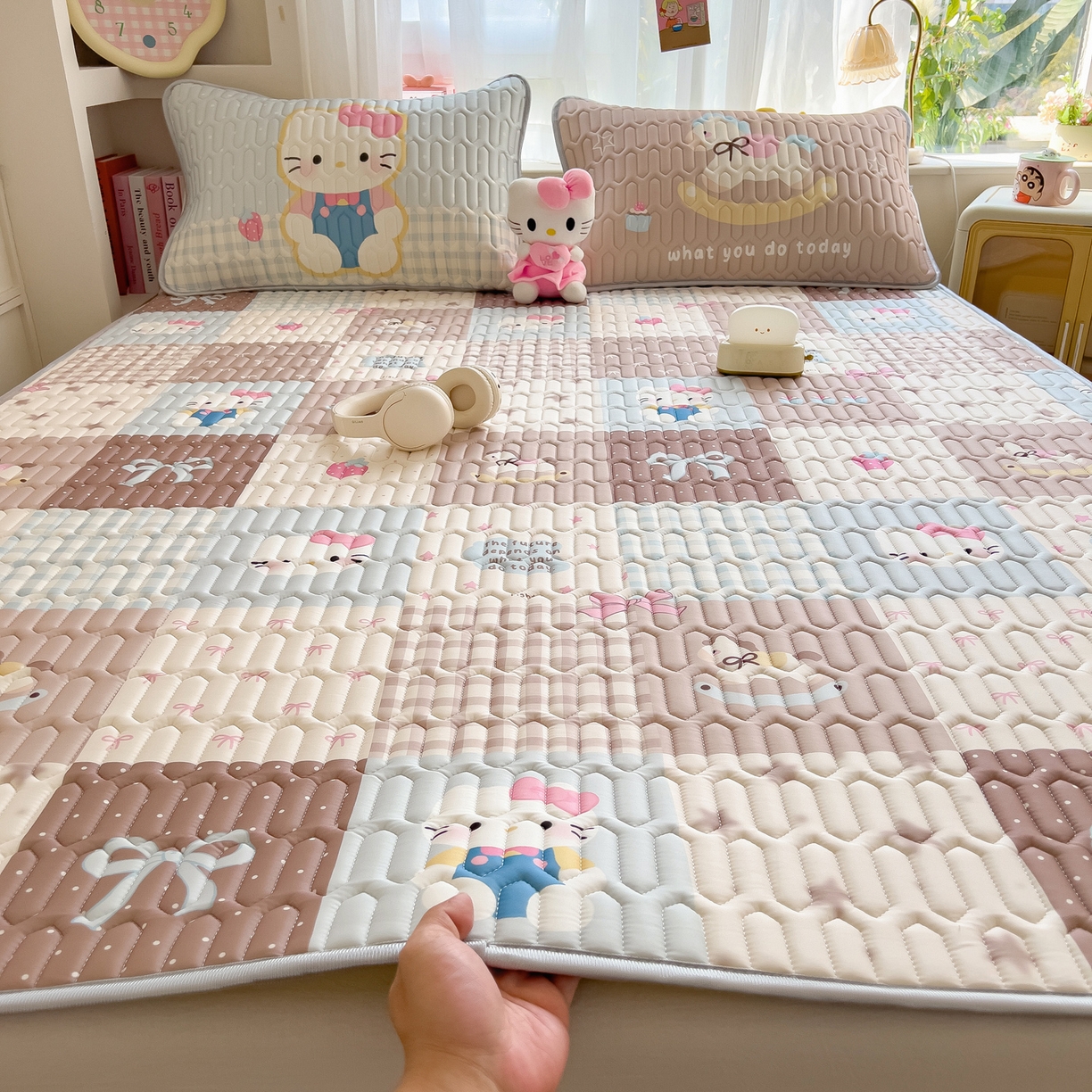 91家纺网 家纺一手货源 找家纺 摩妮卡 2026新款数码大版小清新乳胶凉席床席款三件套-场景二 盲盒小屋