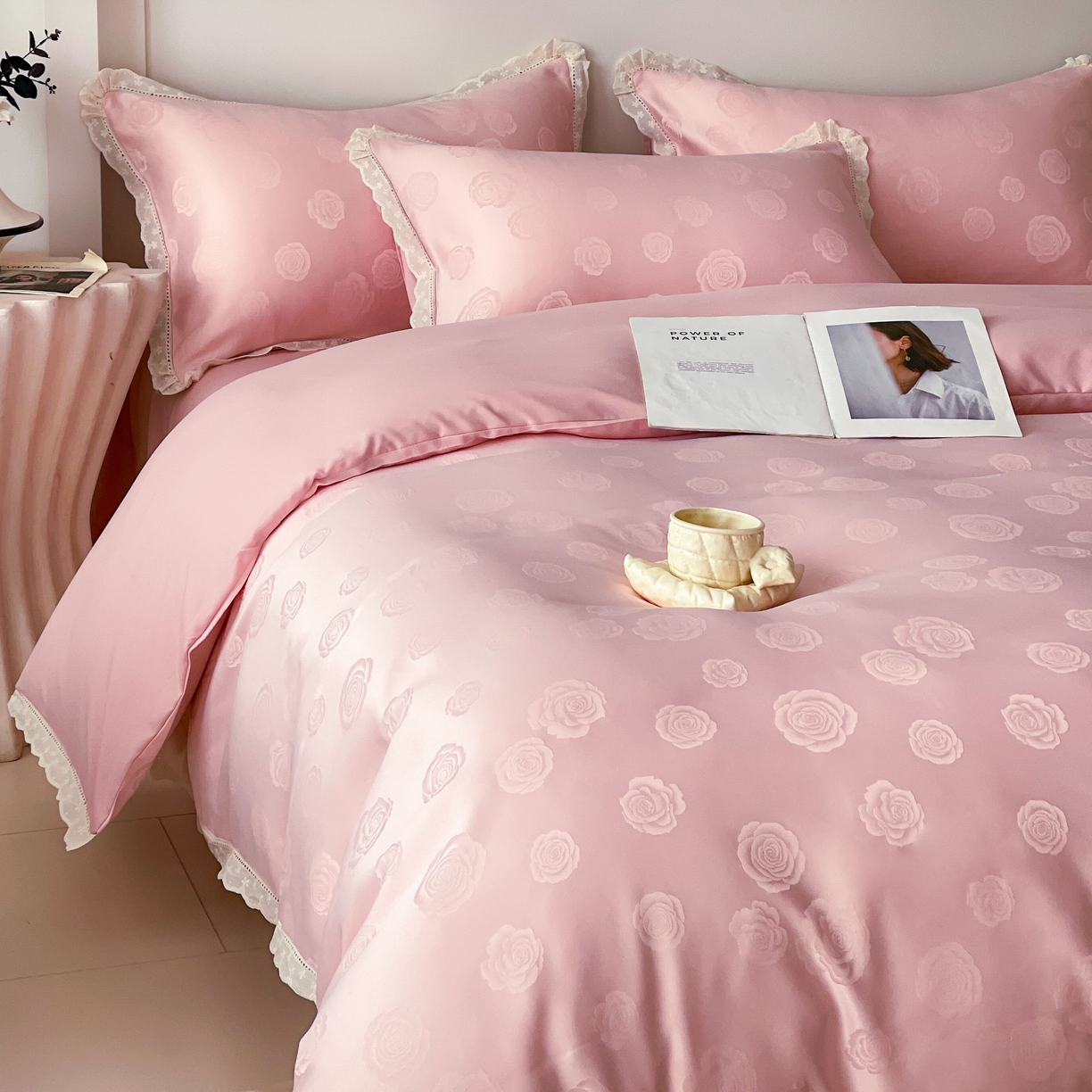 91家纺网 家纺一手货源 找家纺 （总）大麦乐田 2026春夏新款贡缎提花花边双拼四件套