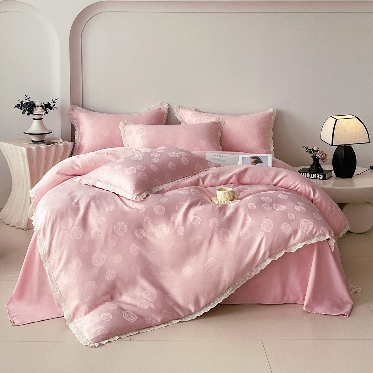 91家纺网 家纺一手货源 找家纺 （总）大麦乐田 2026春夏新款贡缎提花花边双拼四件套