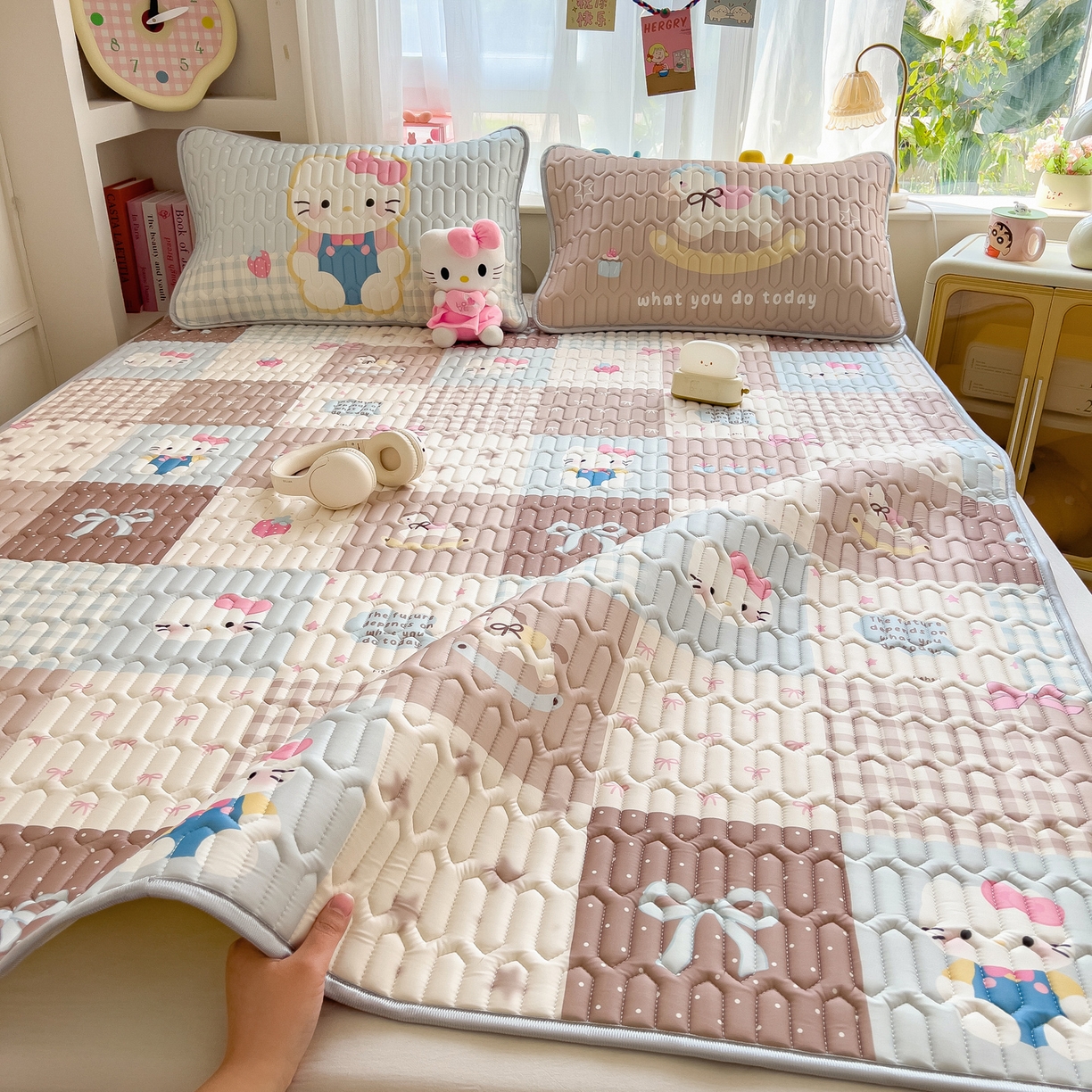 91家纺网 家纺一手货源 找家纺 摩妮卡 2026新款数码大版小清新乳胶凉席床席款三件套-场景二 盲盒小屋