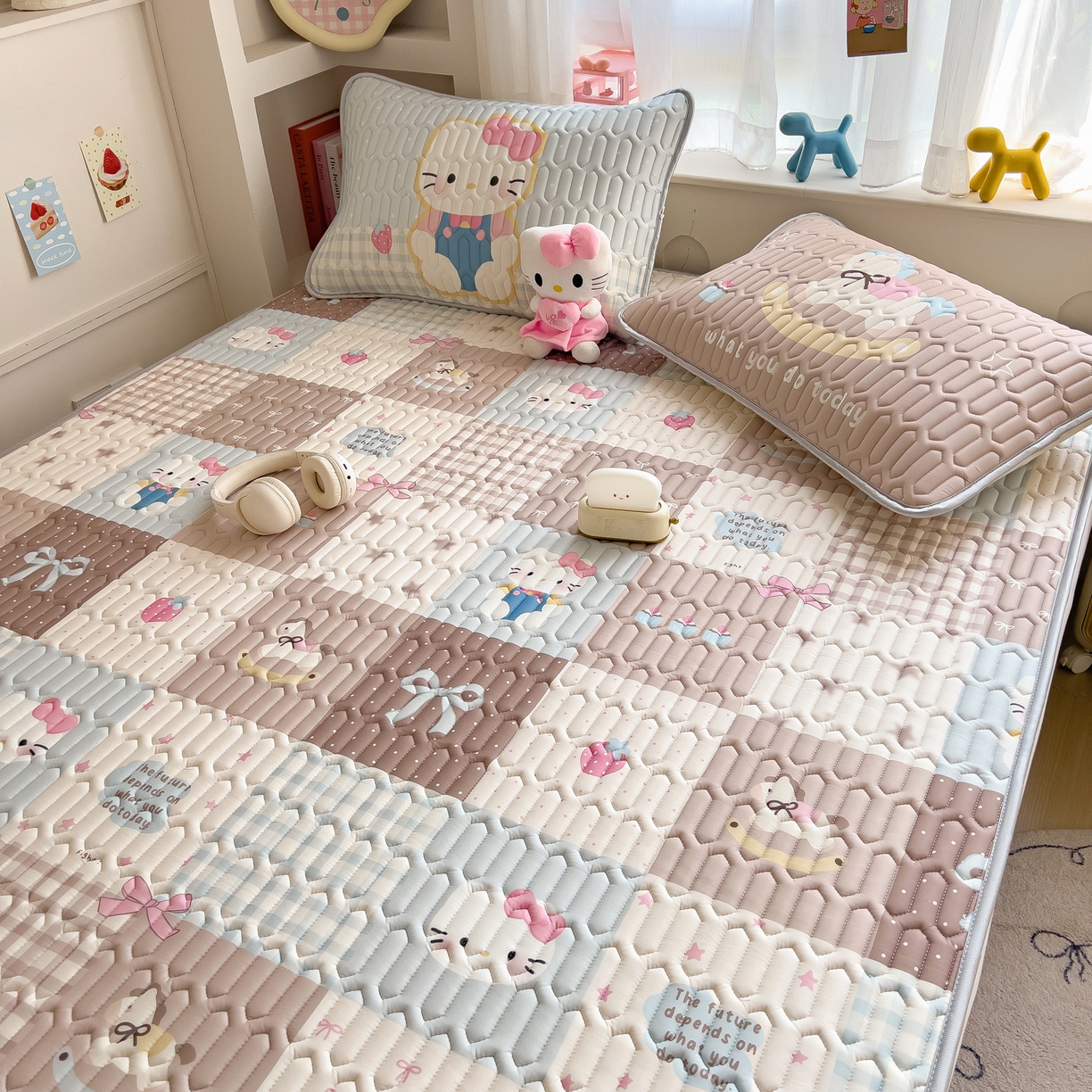 91家纺网 家纺一手货源 找家纺 摩妮卡 2026新款数码大版小清新乳胶凉席床席款三件套-场景二 盲盒小屋