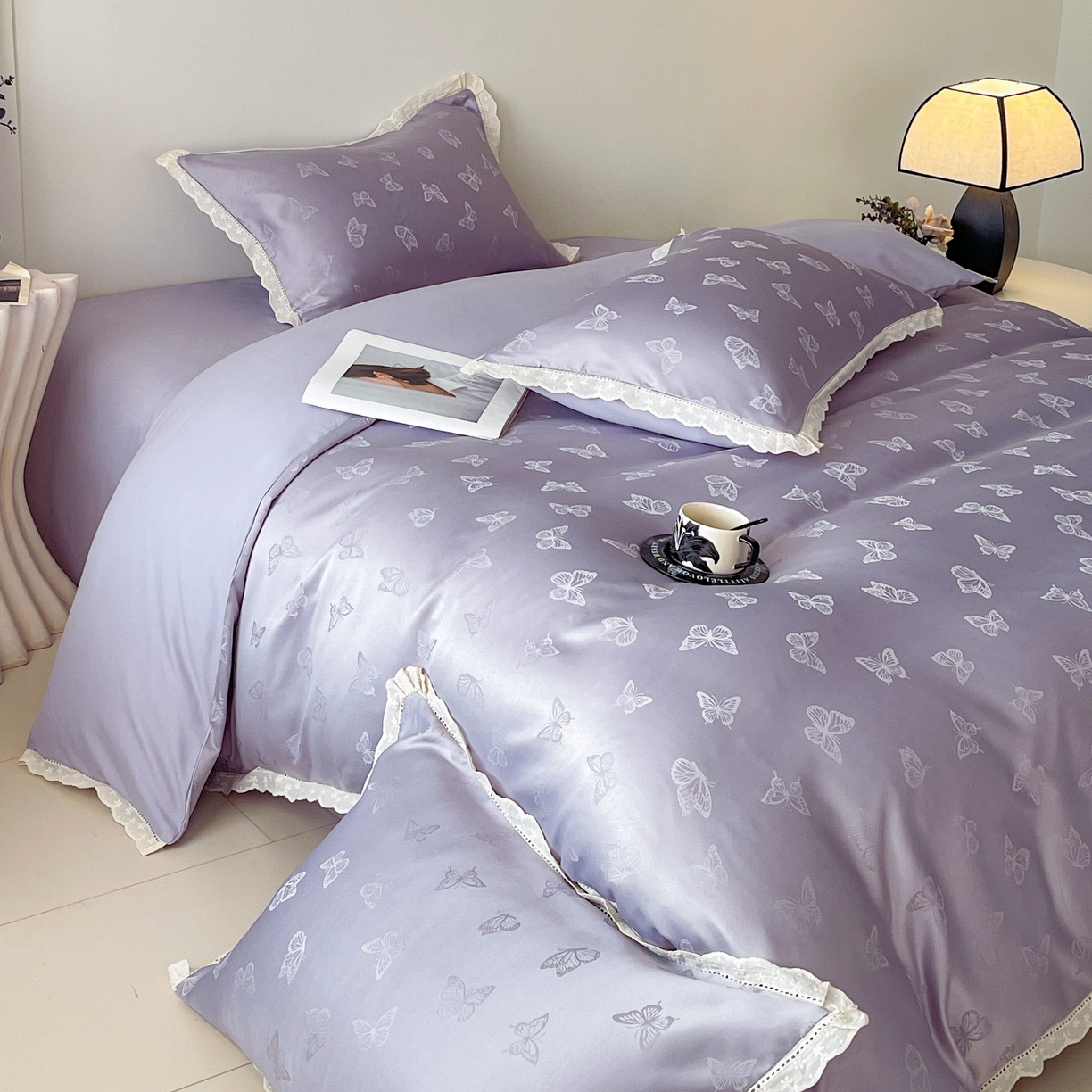 91家纺网 家纺一手货源 找家纺 大麦乐田 2026春夏新款贡缎提花花边双拼四件套 蝴蝶 初恋紫