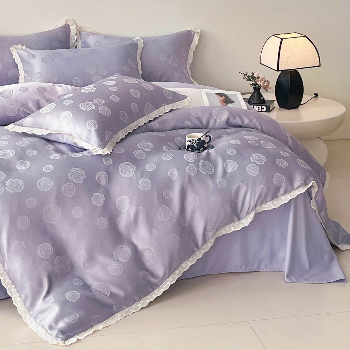 91家纺网 家纺一手货源 找家纺 大麦乐田 2026春夏新款贡缎提花花边双拼四件套 玫瑰 初恋紫