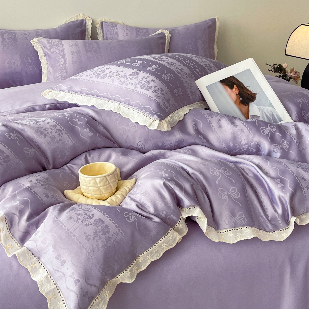 91家纺网 家纺一手货源 找家纺 大麦乐田 2026春夏新款贡缎提花花边双拼四件套 恬梦 初恋紫