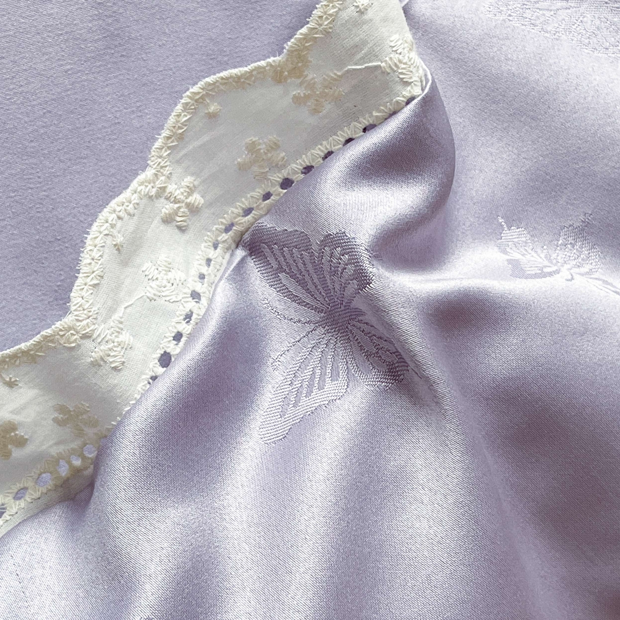 91家纺网 家纺一手货源 找家纺 大麦乐田 2026春夏新款贡缎提花花边双拼四件套 蝴蝶 初恋紫