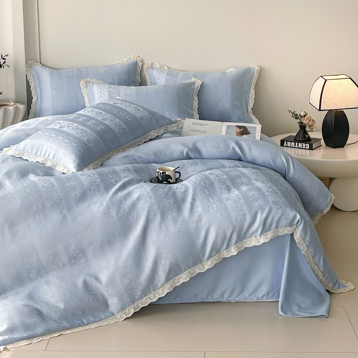 91家纺网 家纺一手货源 找家纺 大麦乐田 2026春夏新款贡缎提花花边双拼四件套 恬梦 山水兰