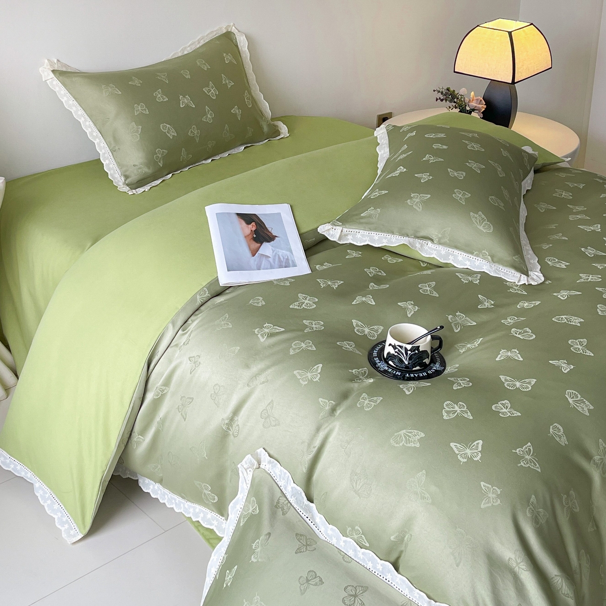 91家纺网 家纺一手货源 找家纺 大麦乐田 2026春夏新款贡缎提花花边双拼四件套 蝴蝶 抹茶绿