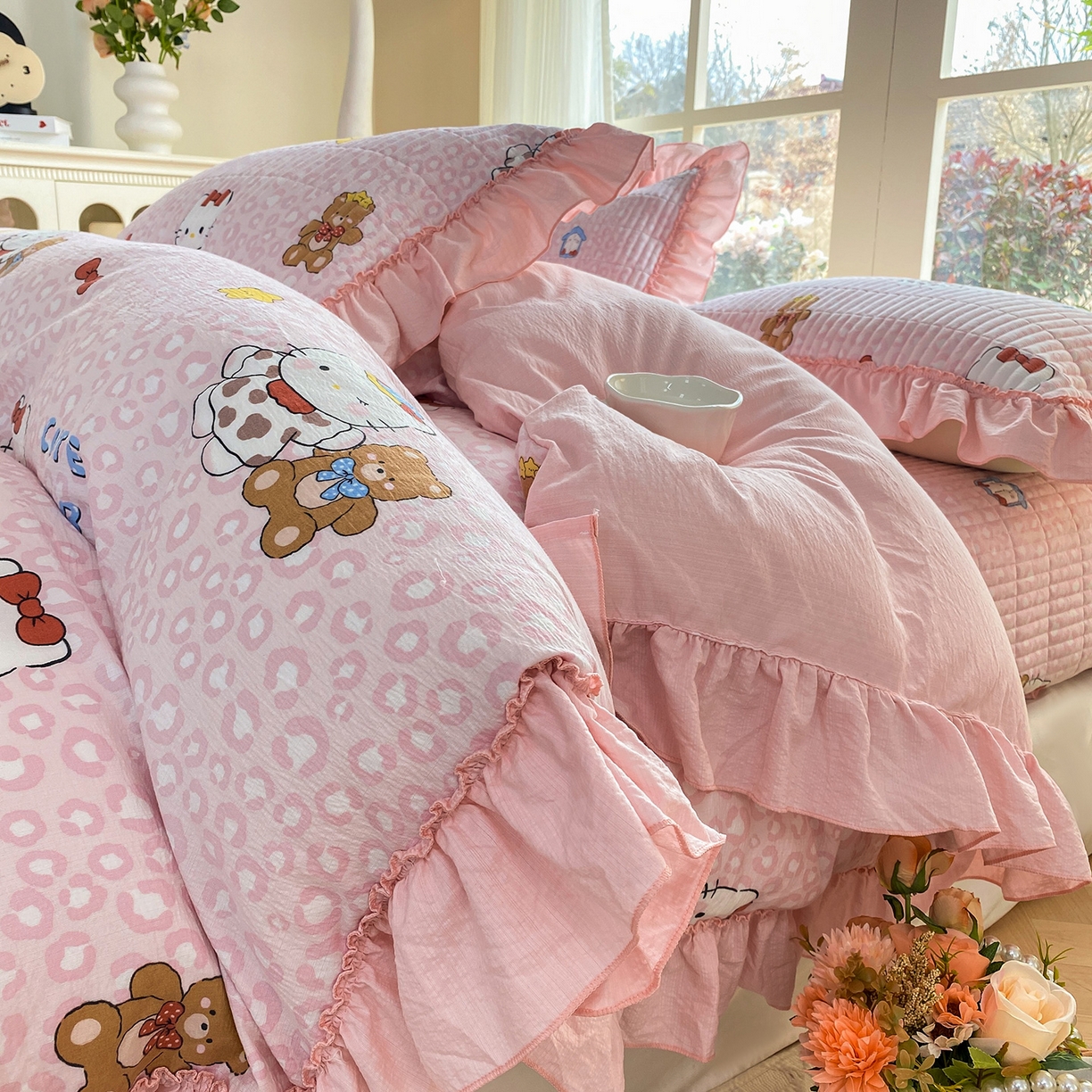 91家纺网 家纺一手货源 找家纺 眠势力 2026新款云感皱皱纱床盖四件套 哈喽猫咪