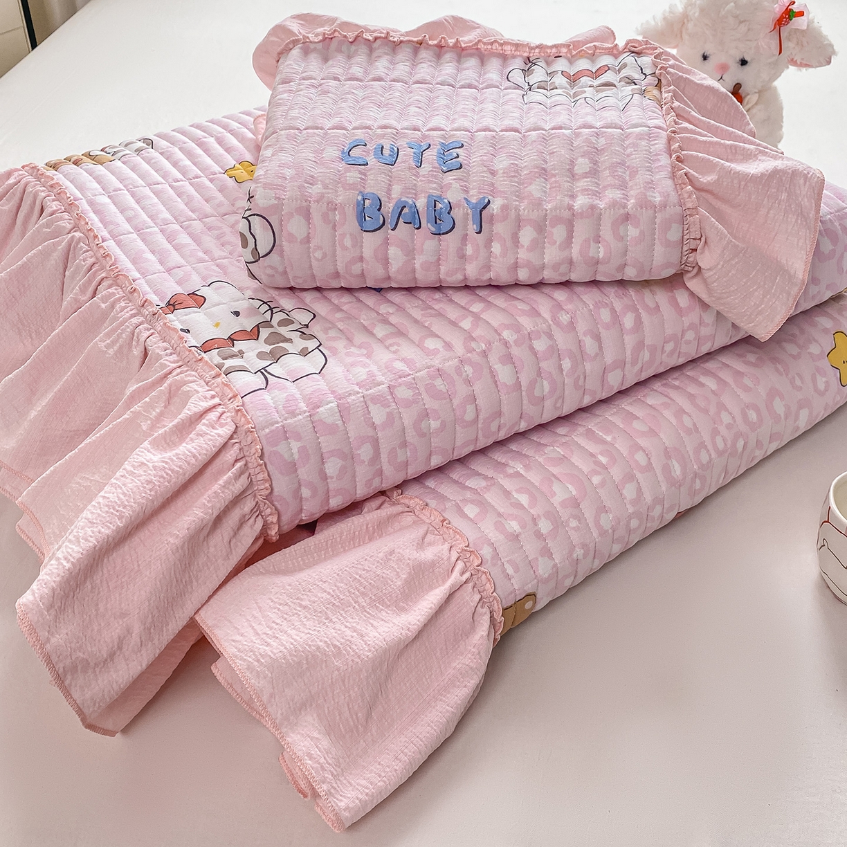 91家纺网 家纺一手货源 找家纺 眠势力 2026新款云感皱皱纱床盖四件套 哈喽猫咪