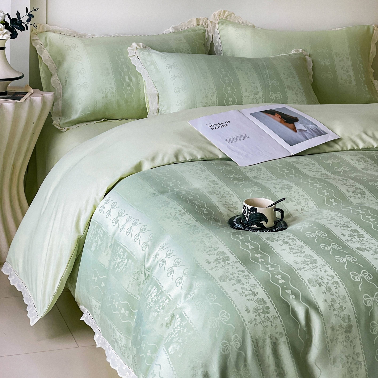91家纺网 家纺一手货源 找家纺 大麦乐田 2026春夏新款贡缎提花花边双拼四件套 恬梦 奶油绿
