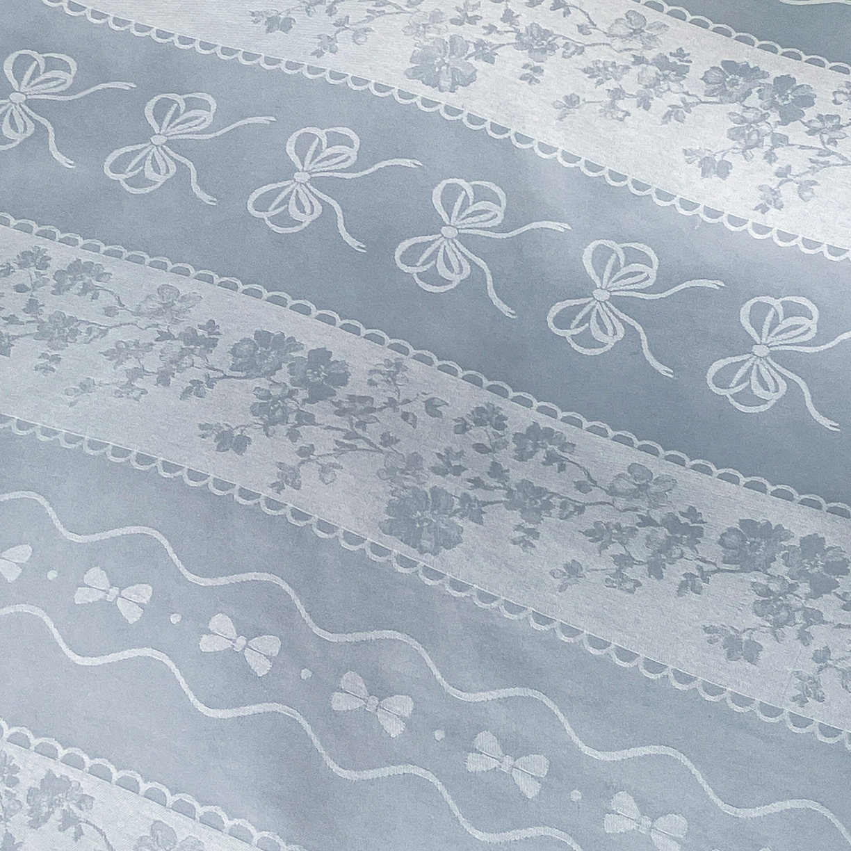 91家纺网 家纺一手货源 找家纺 大麦乐田 2026春夏新款贡缎提花花边双拼四件套 恬梦 山水兰