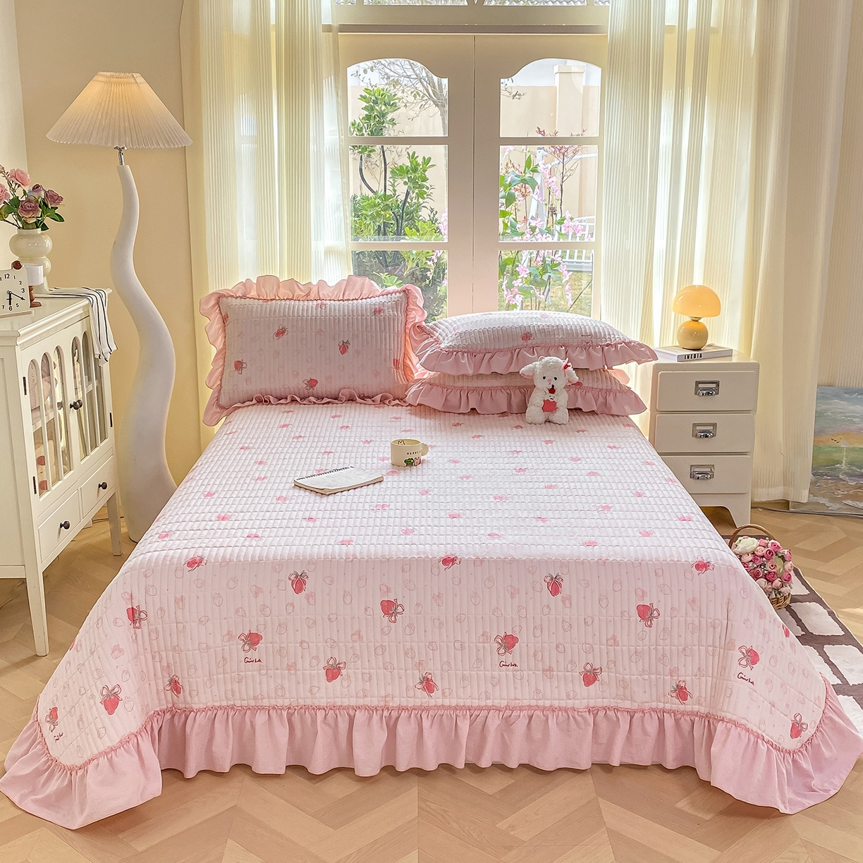 91家纺网 家纺一手货源 找家纺 眠势力 2026新款云感皱皱纱床盖四件套 花漾草莓