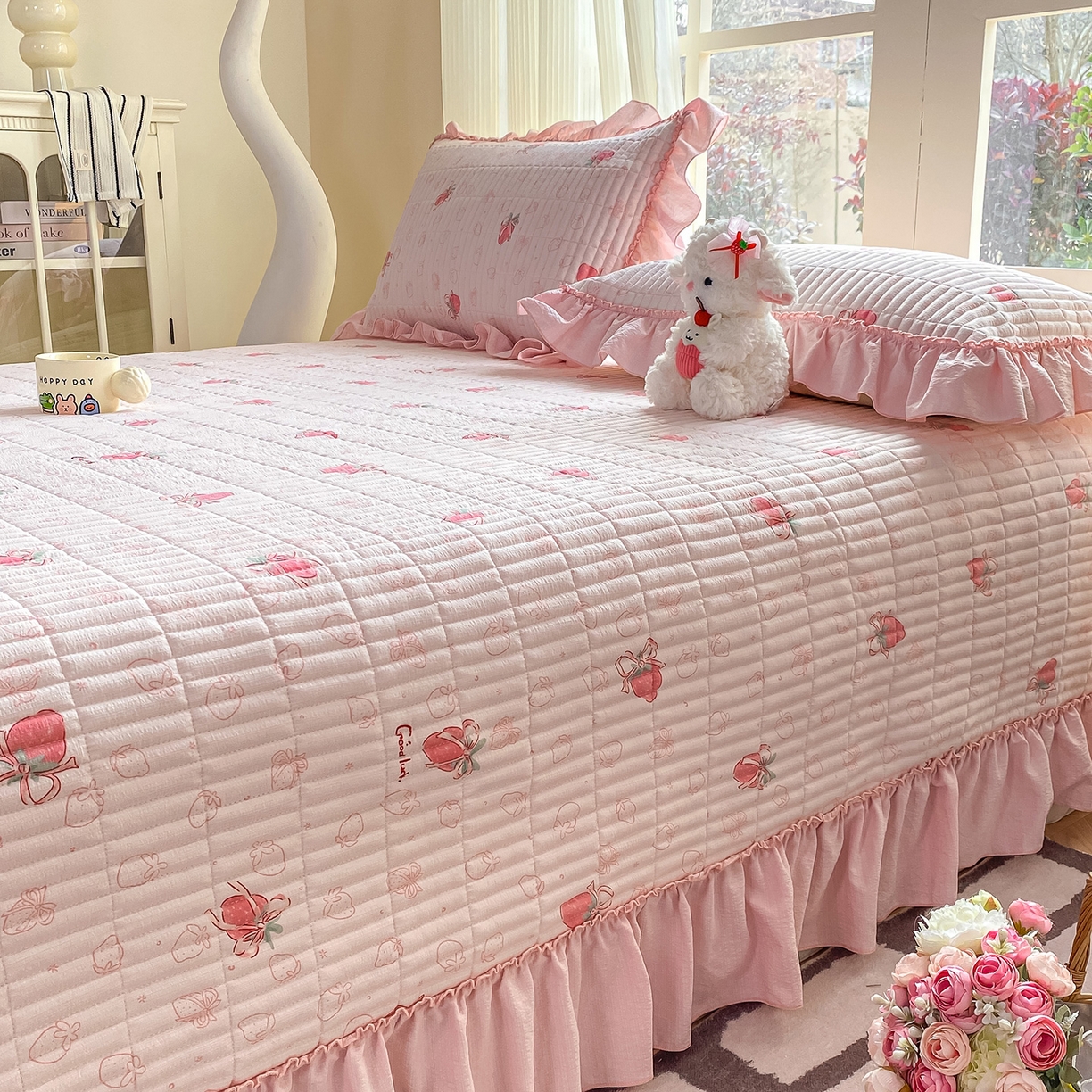 91家纺网 家纺一手货源 找家纺 眠势力 2026新款云感皱皱纱床盖四件套 花漾草莓