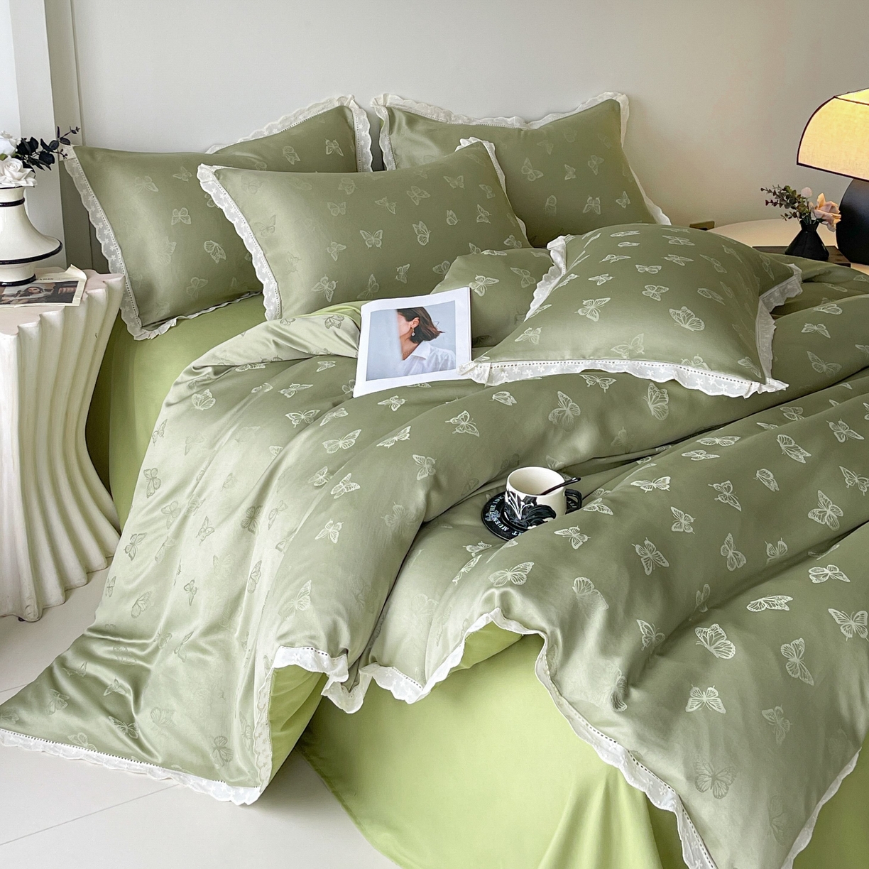 91家纺网 家纺一手货源 找家纺 大麦乐田 2026春夏新款贡缎提花花边双拼四件套 蝴蝶 抹茶绿