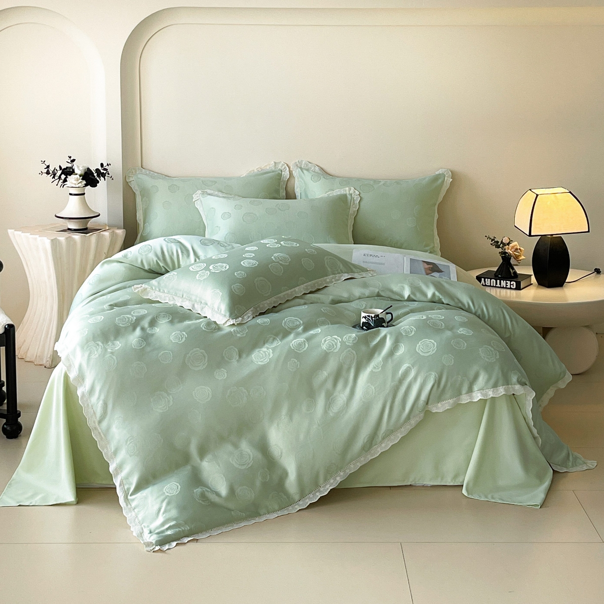 91家纺网 家纺一手货源 找家纺 大麦乐田 2026春夏新款贡缎提花花边双拼四件套 玫瑰 奶油绿