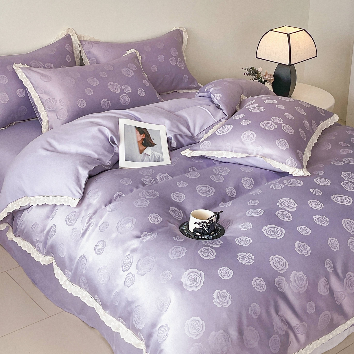 91家纺网 家纺一手货源 找家纺 大麦乐田 2026春夏新款贡缎提花花边双拼四件套 玫瑰 初恋紫