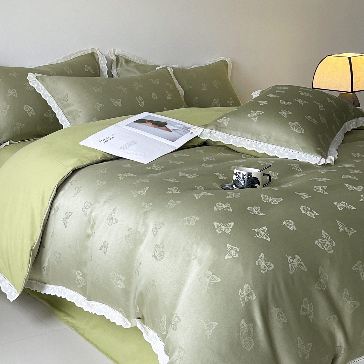 91家纺网 家纺一手货源 找家纺 大麦乐田 2026春夏新款贡缎提花花边双拼四件套 蝴蝶 抹茶绿