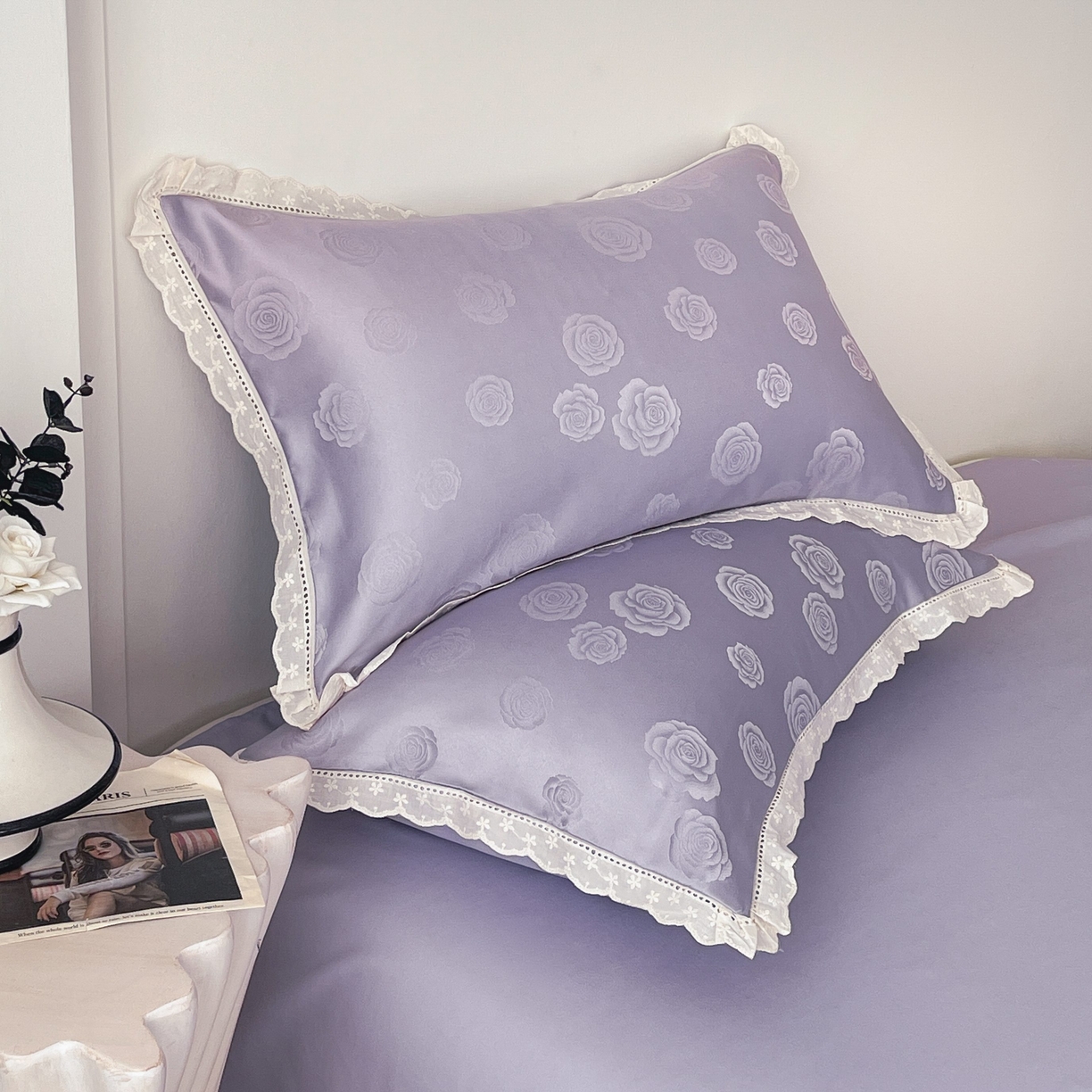 91家纺网 家纺一手货源 找家纺 大麦乐田 2026春夏新款贡缎提花花边双拼四件套 玫瑰 初恋紫