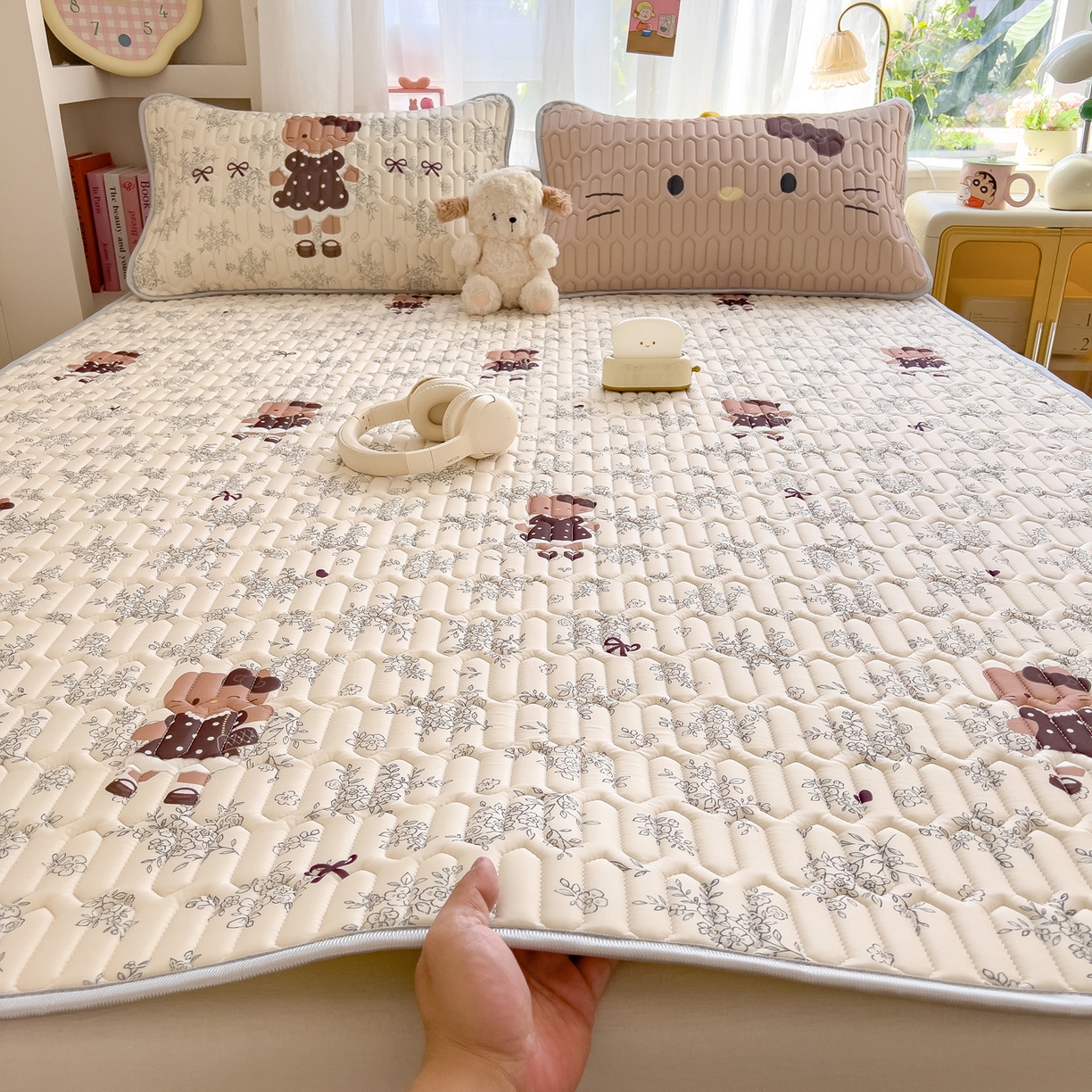 91家纺网 家纺一手货源 找家纺 摩妮卡 2026新款数码大版小清新乳胶凉席床席款三件套-场景二 拍照小场地