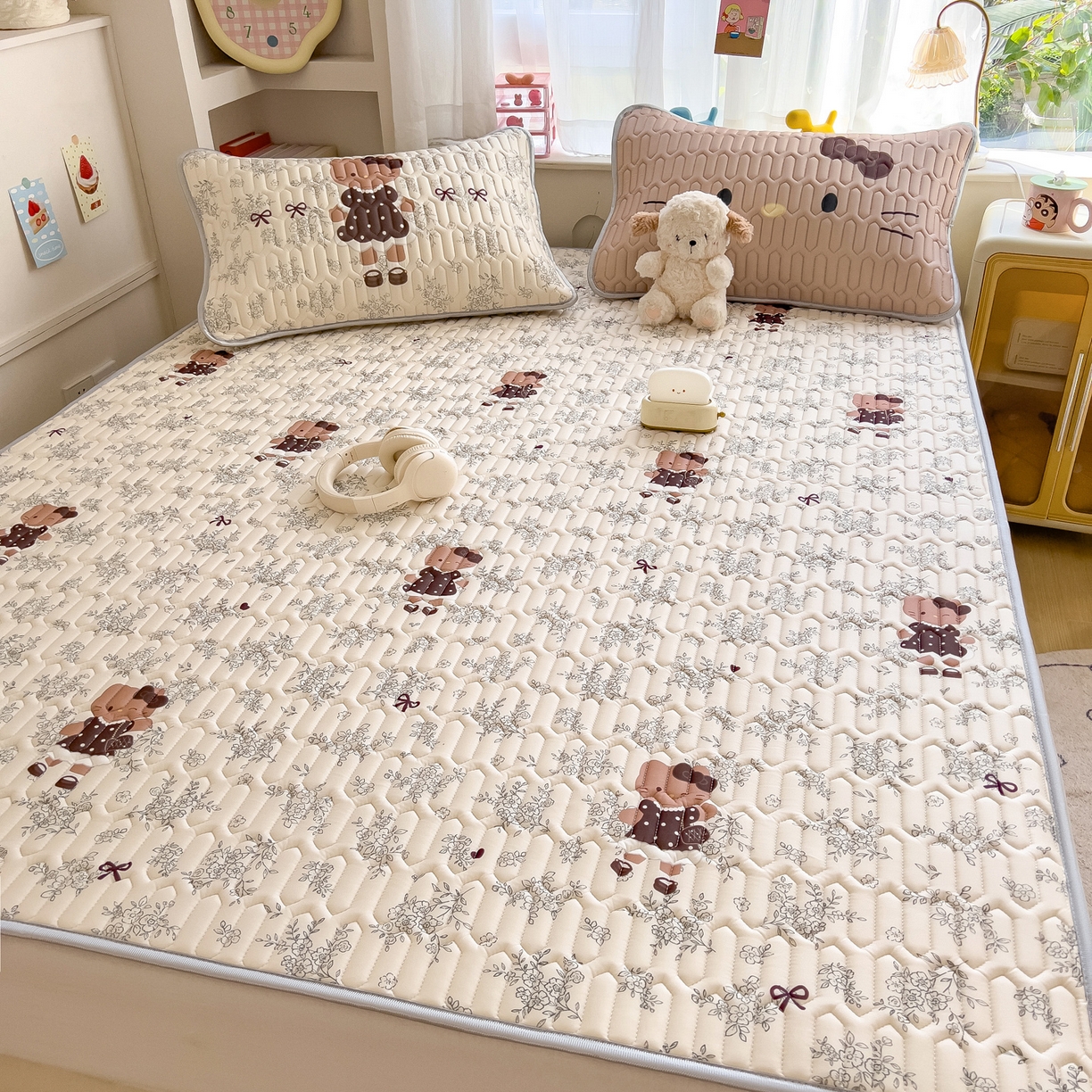 91家纺网 家纺一手货源 找家纺 摩妮卡 2026新款数码大版小清新乳胶凉席床席款三件套-场景二 拍照小场地