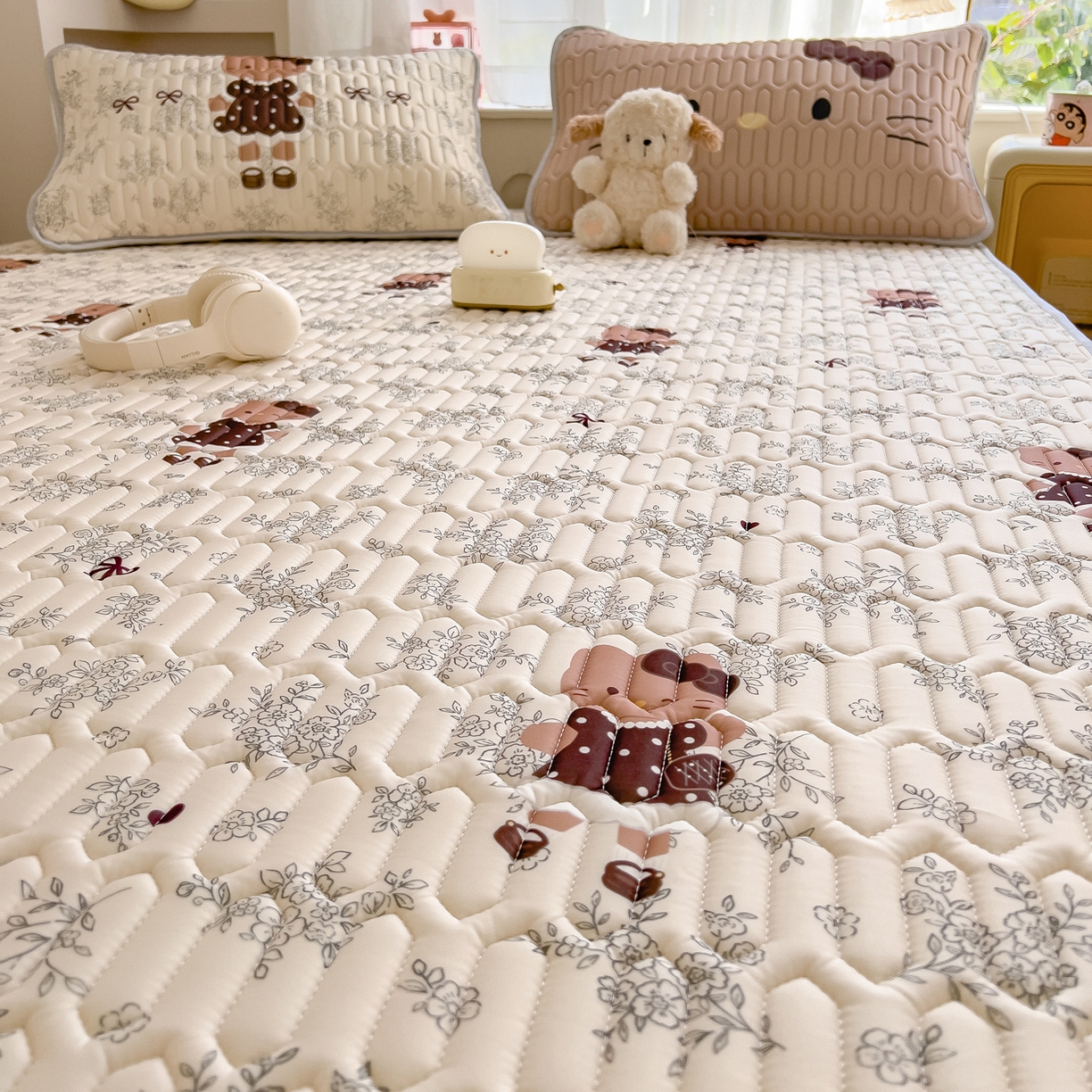 91家纺网 家纺一手货源 找家纺 摩妮卡 2026新款数码大版小清新乳胶凉席床席款三件套-场景二 拍照小场地