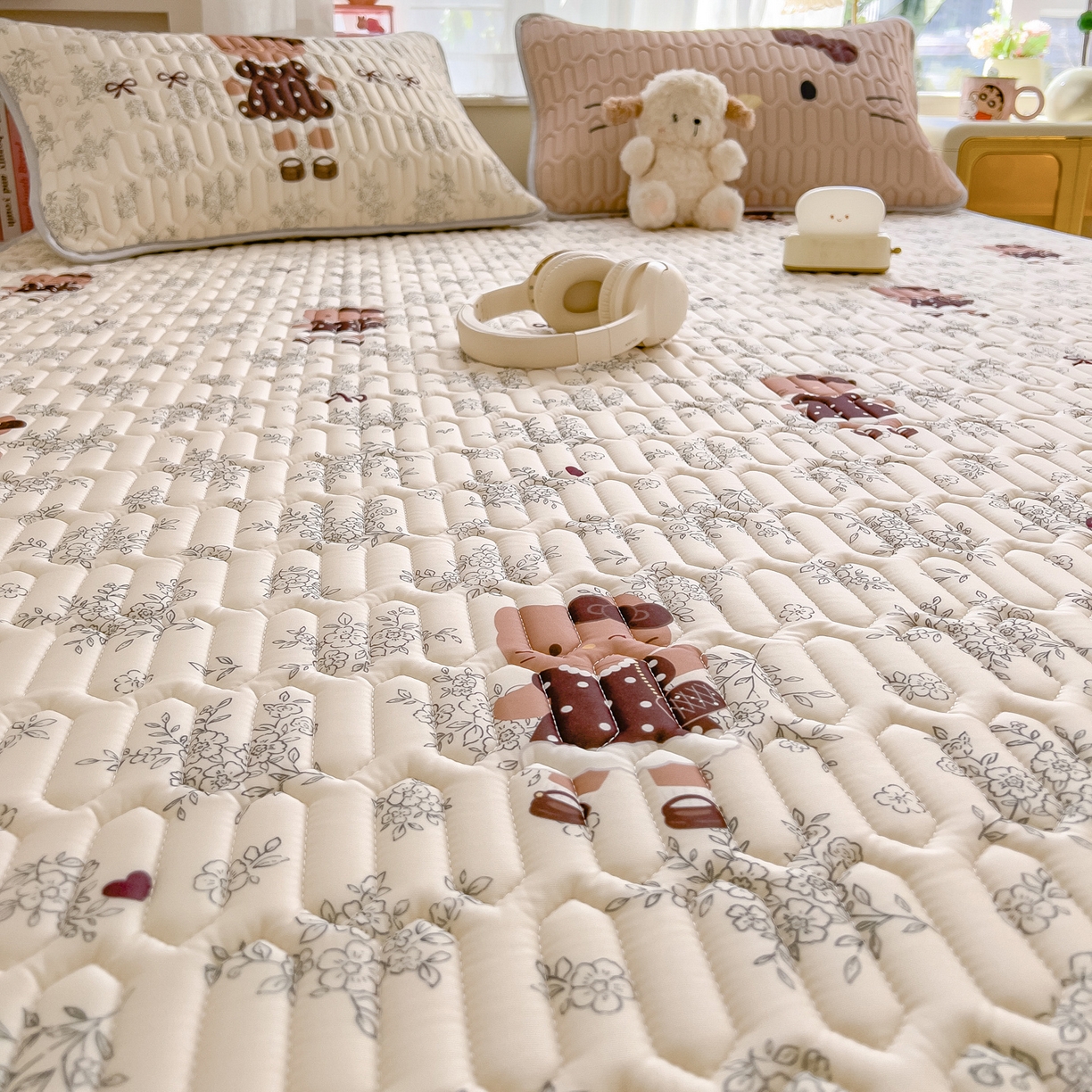 91家纺网 家纺一手货源 找家纺 摩妮卡 2026新款数码大版小清新乳胶凉席床席款三件套-场景二 拍照小场地