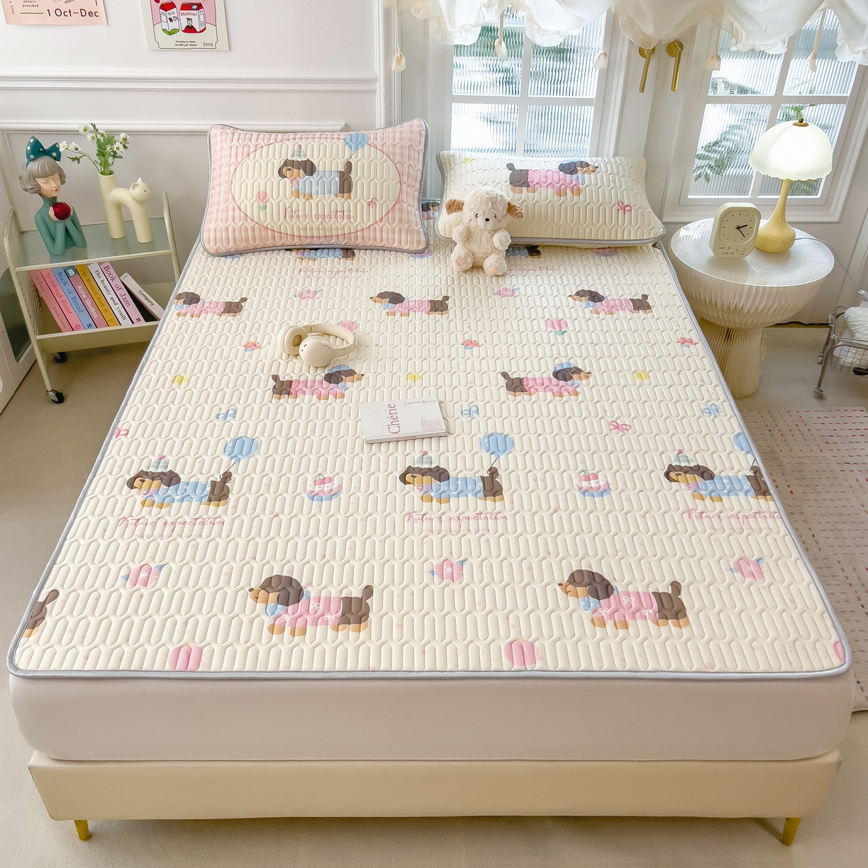 91家纺网 家纺一手货源 找家纺 摩妮卡 2026新款数码大版小清新乳胶凉席床席款三件套-场景二 俏皮汪星人