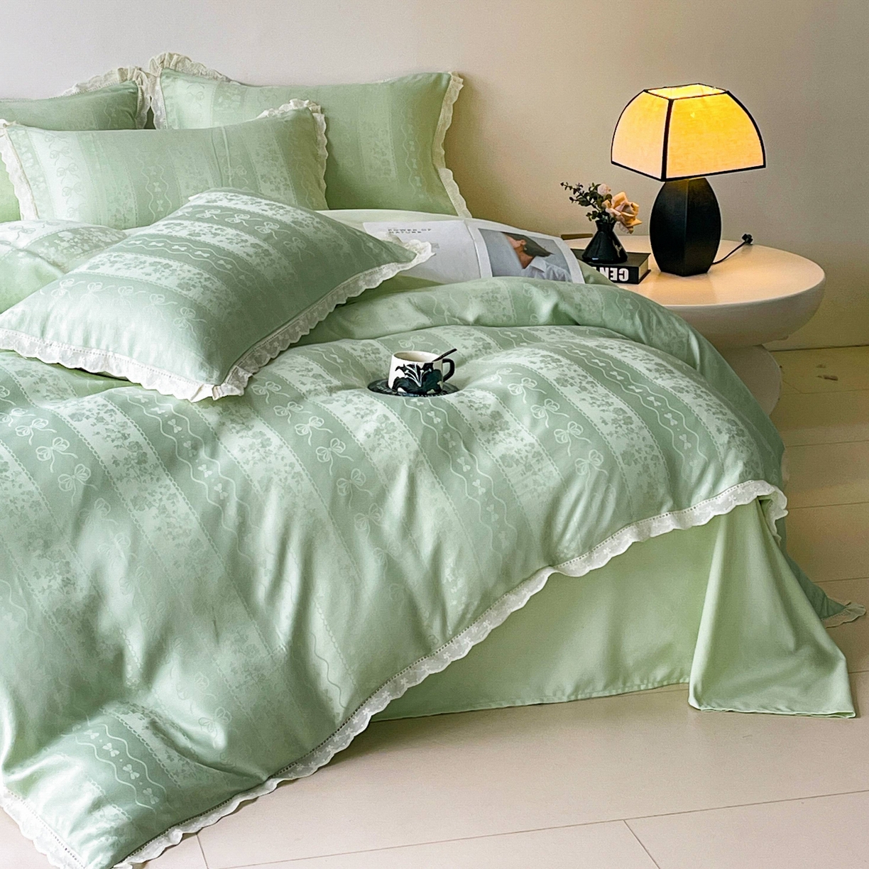 91家纺网 家纺一手货源 找家纺 大麦乐田 2026春夏新款贡缎提花花边双拼四件套 恬梦 奶油绿