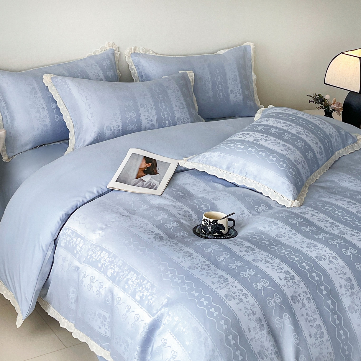 91家纺网 家纺一手货源 找家纺 大麦乐田 2026春夏新款贡缎提花花边双拼四件套 恬梦 山水兰