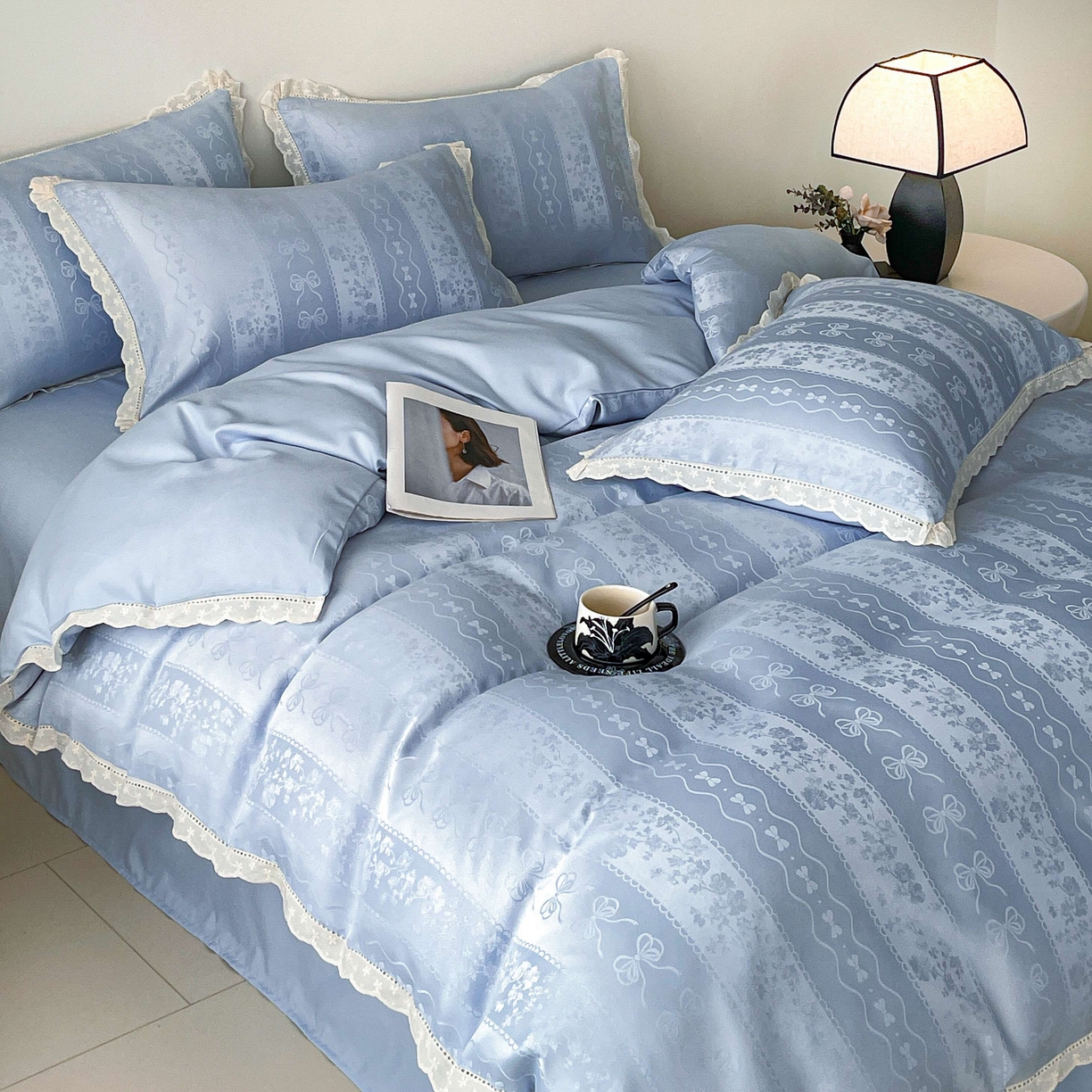 91家纺网 家纺一手货源 找家纺 大麦乐田 2026春夏新款贡缎提花花边双拼四件套 恬梦 山水兰