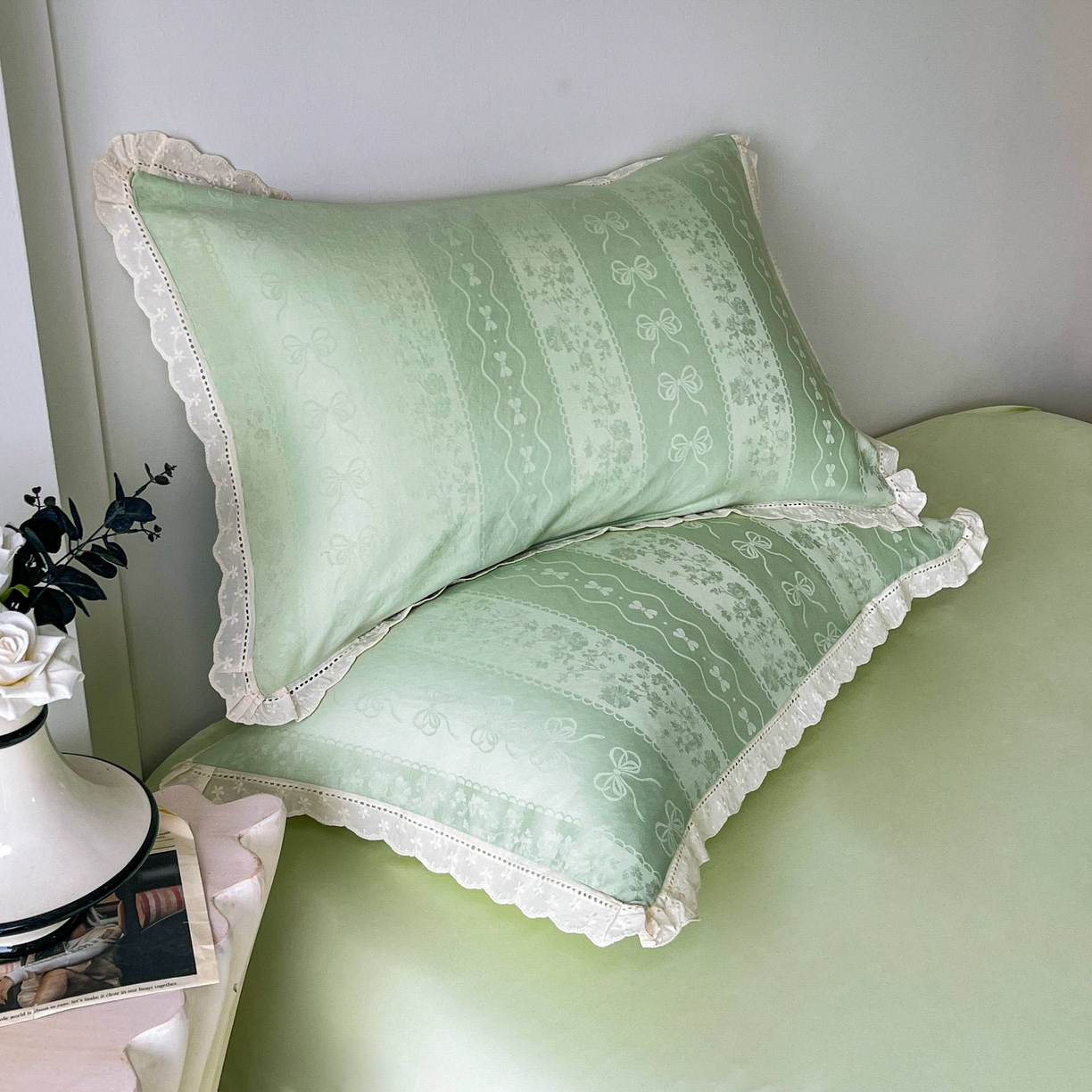 91家纺网 家纺一手货源 找家纺 大麦乐田 2026春夏新款贡缎提花花边双拼四件套 恬梦 奶油绿