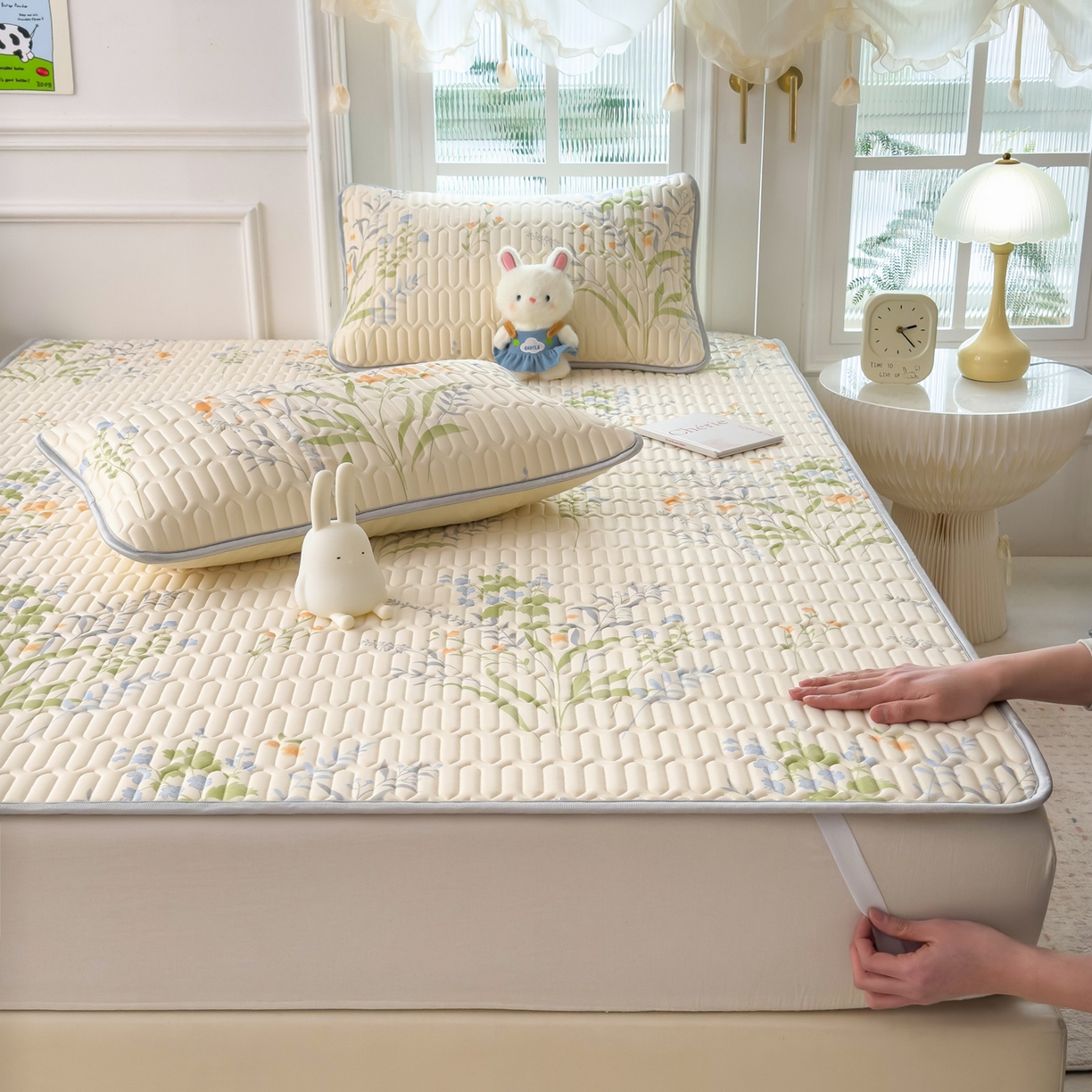 91家纺网 家纺一手货源 找家纺 摩妮卡 2026新款数码大版小清新乳胶凉席床席款三件套-场景二 清新花语