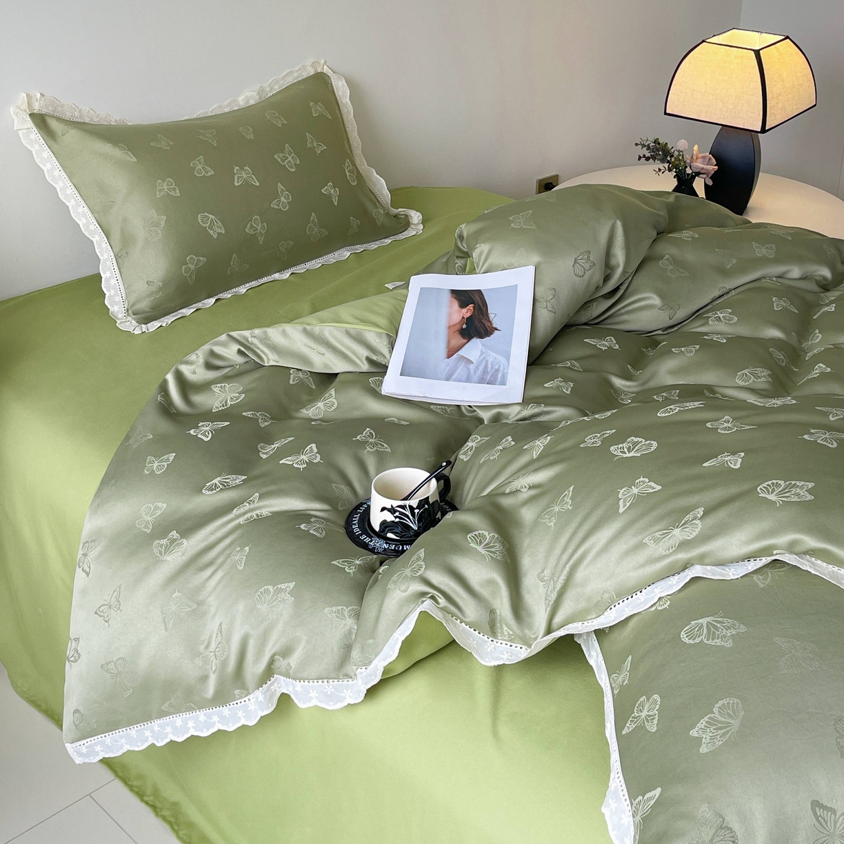 91家纺网 家纺一手货源 找家纺 大麦乐田 2026春夏新款贡缎提花花边双拼四件套 蝴蝶 抹茶绿