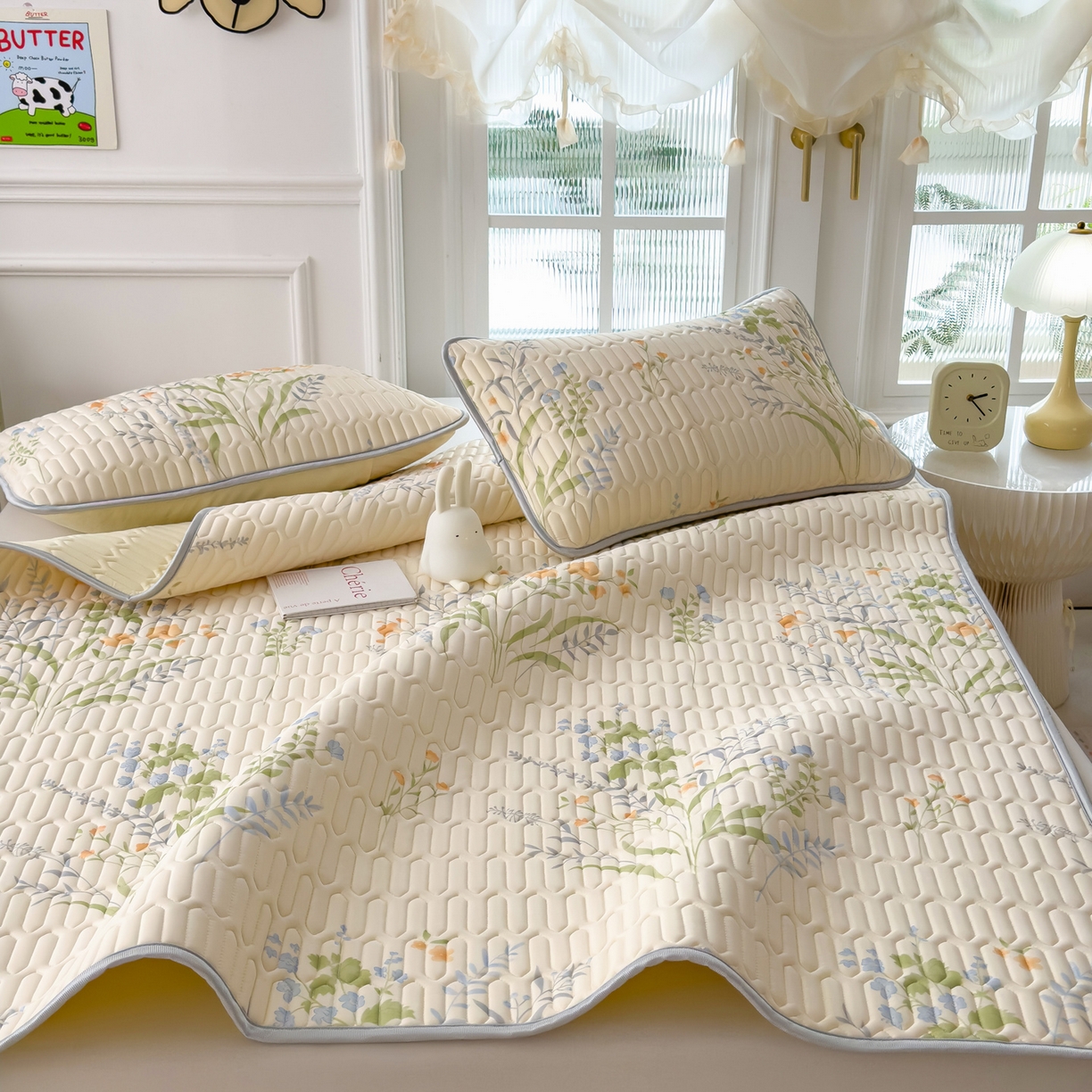 91家纺网 家纺一手货源 找家纺 摩妮卡 2026新款数码大版小清新乳胶凉席床席款三件套-场景二 清新花语