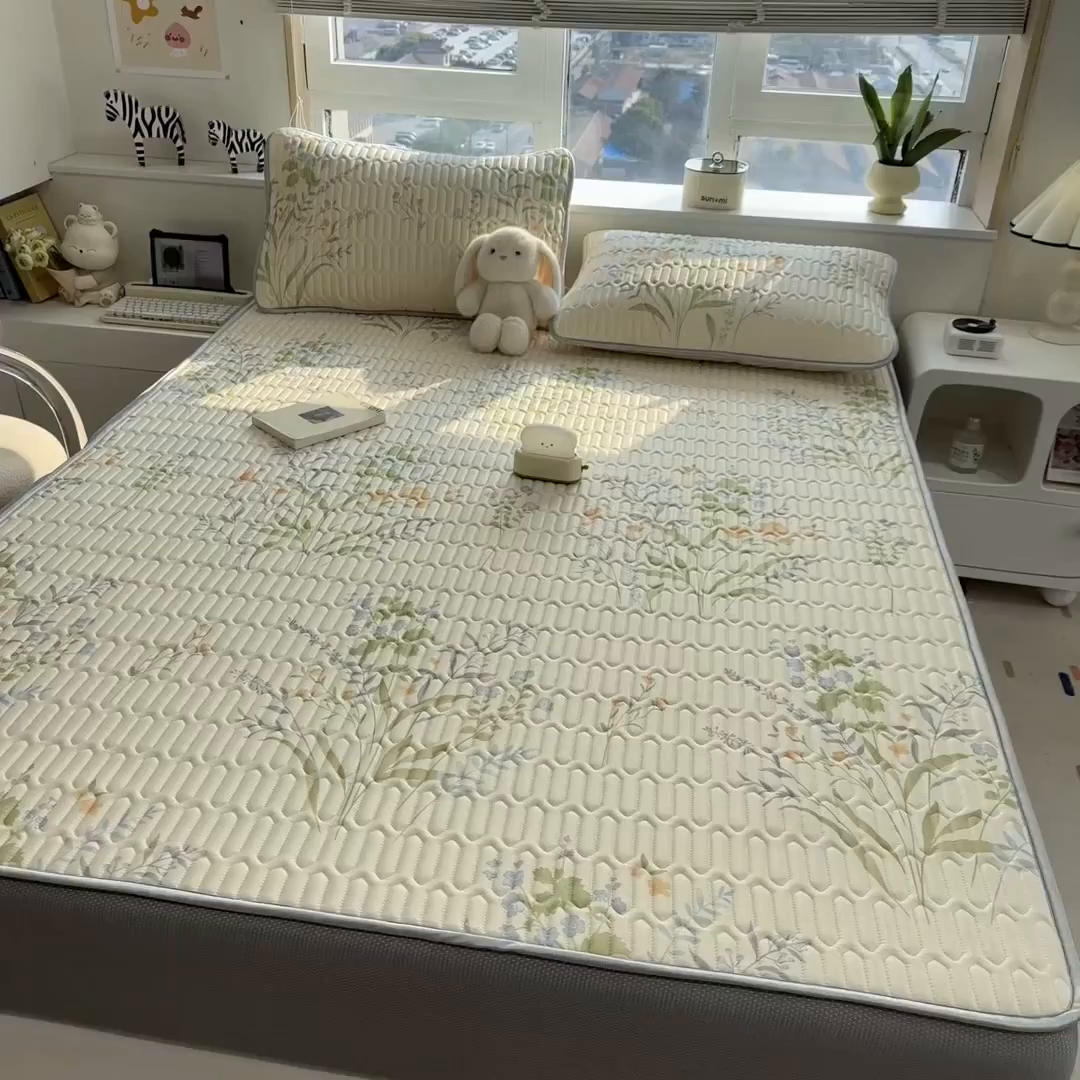 91家纺网 家纺一手货源 找家纺 摩妮卡 2026新款数码大版小清新乳胶凉席床席款三件套-场景二 清新花语