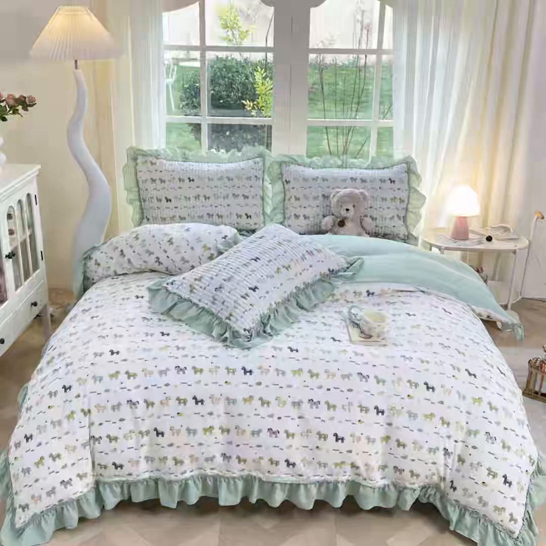 91家纺网 家纺一手货源 找家纺 眠势力 2026新款云感皱皱纱床盖四件套 幸运小马