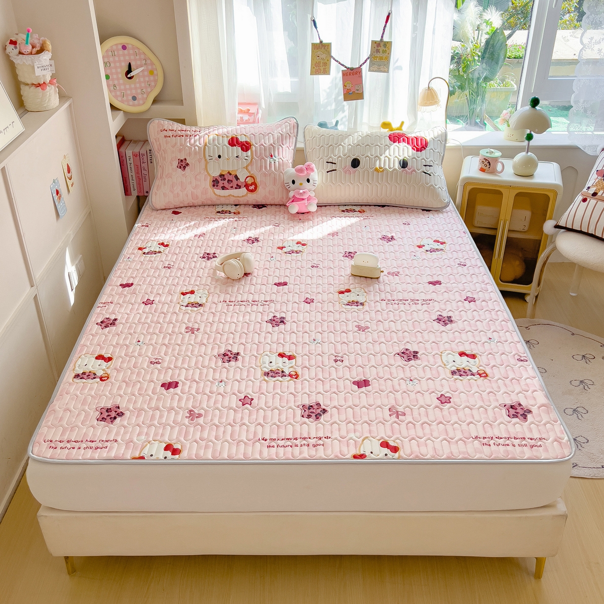 91家纺网 家纺一手货源 找家纺 摩妮卡 2026新款数码大版小清新乳胶凉席床席款三件套-场景二 趣巧小猫咪-粉