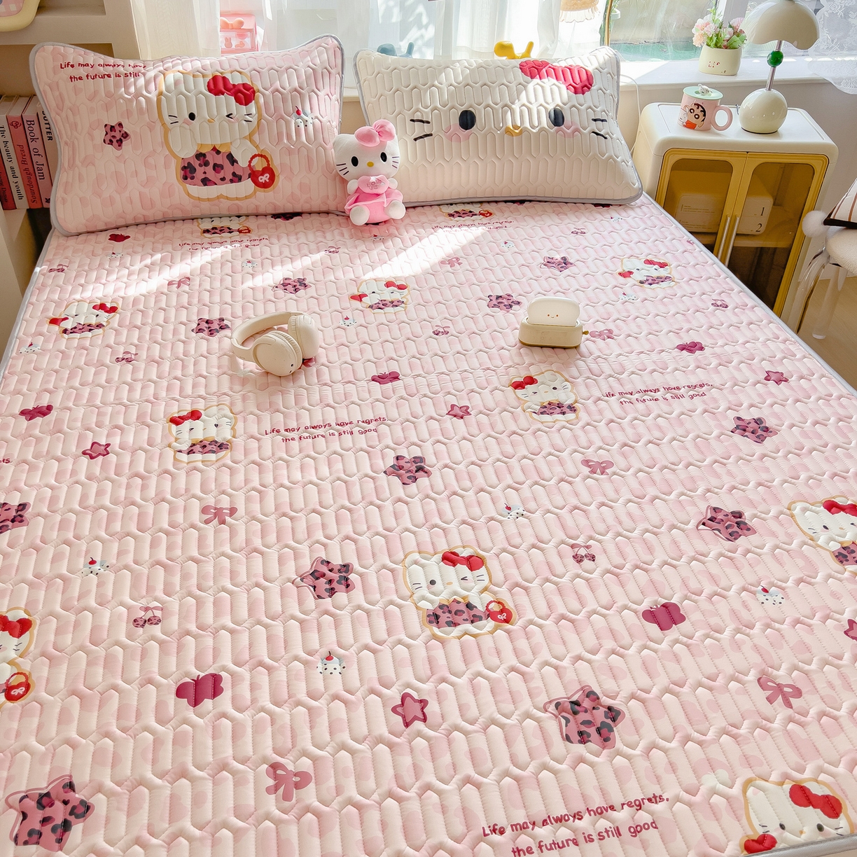 91家纺网 家纺一手货源 找家纺 摩妮卡 2026新款数码大版小清新乳胶凉席床席款三件套-场景二 趣巧小猫咪-粉