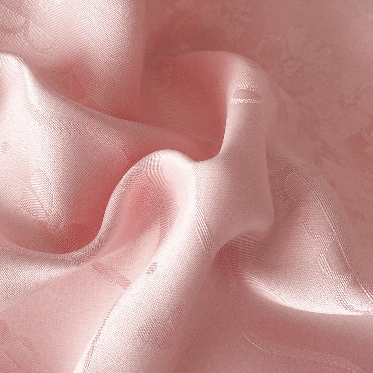 91家纺网 家纺一手货源 找家纺 大麦乐田 2026春夏新款贡缎提花花边双拼四件套 恬梦 香粉玉  