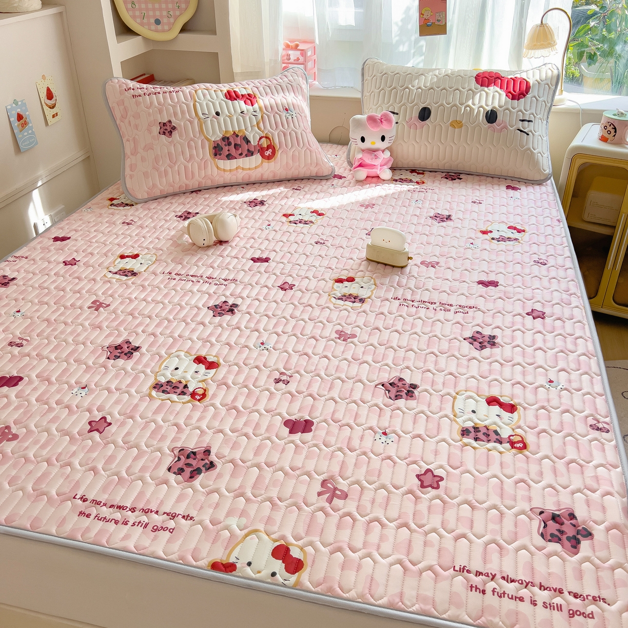 91家纺网 家纺一手货源 找家纺 摩妮卡 2026新款数码大版小清新乳胶凉席床席款三件套-场景二 趣巧小猫咪-粉