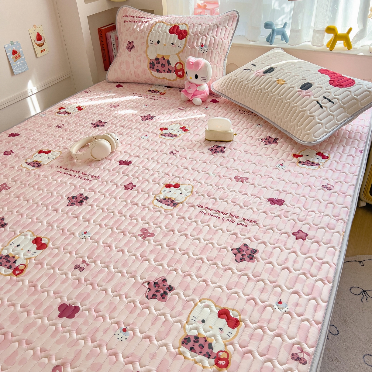 91家纺网 家纺一手货源 找家纺 摩妮卡 2026新款数码大版小清新乳胶凉席床席款三件套-场景二 趣巧小猫咪-粉