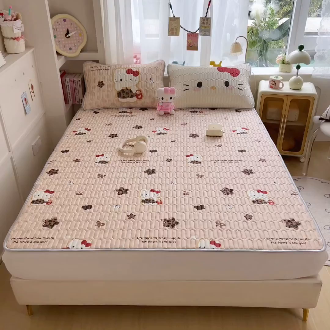 91家纺网 家纺一手货源 找家纺 摩妮卡 2026新款数码大版小清新乳胶凉席床席款三件套-场景二 趣巧小猫咪-咖