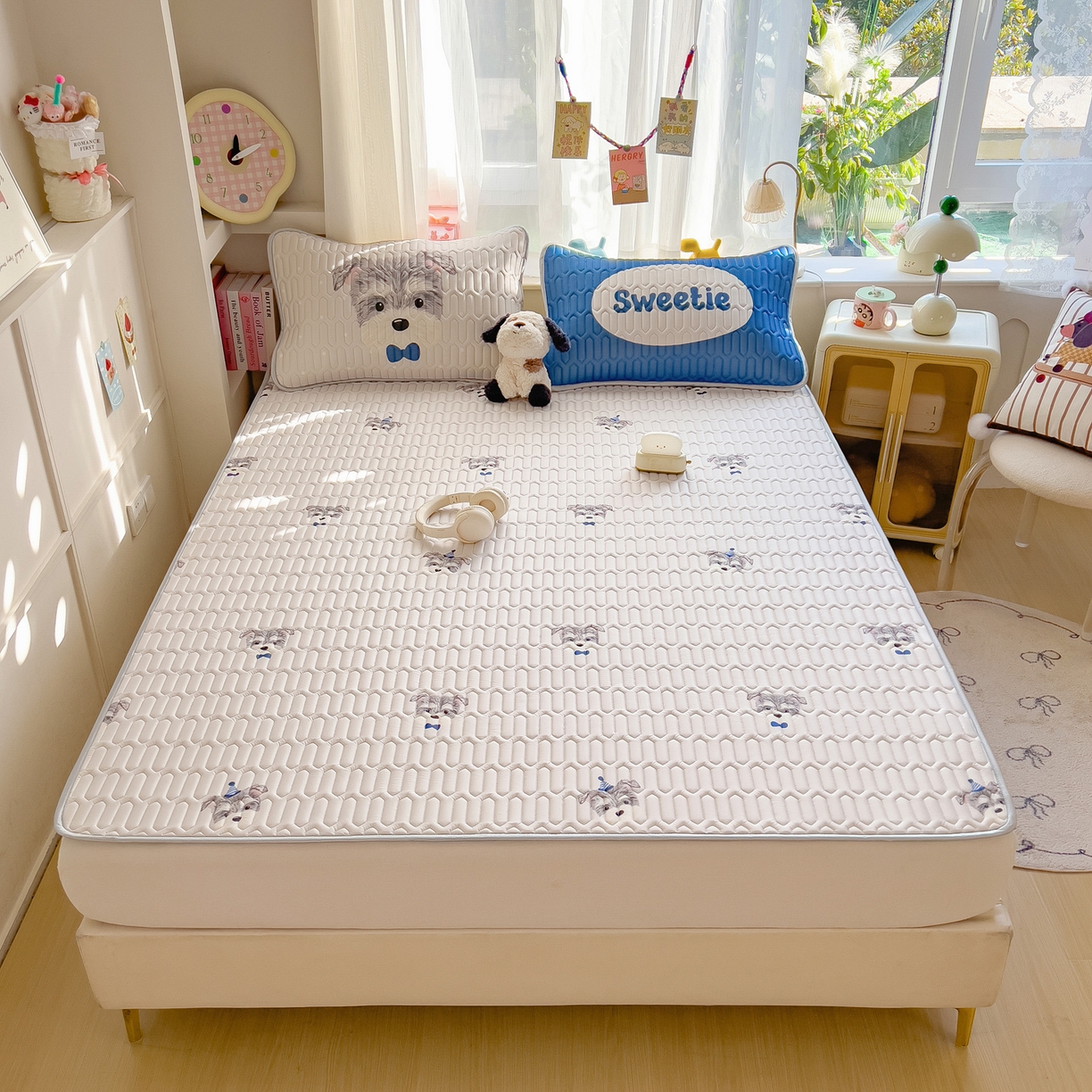 91家纺网 家纺一手货源 找家纺 摩妮卡 2026新款数码大版小清新乳胶凉席床席款三件套-场景二 热情大狗狗